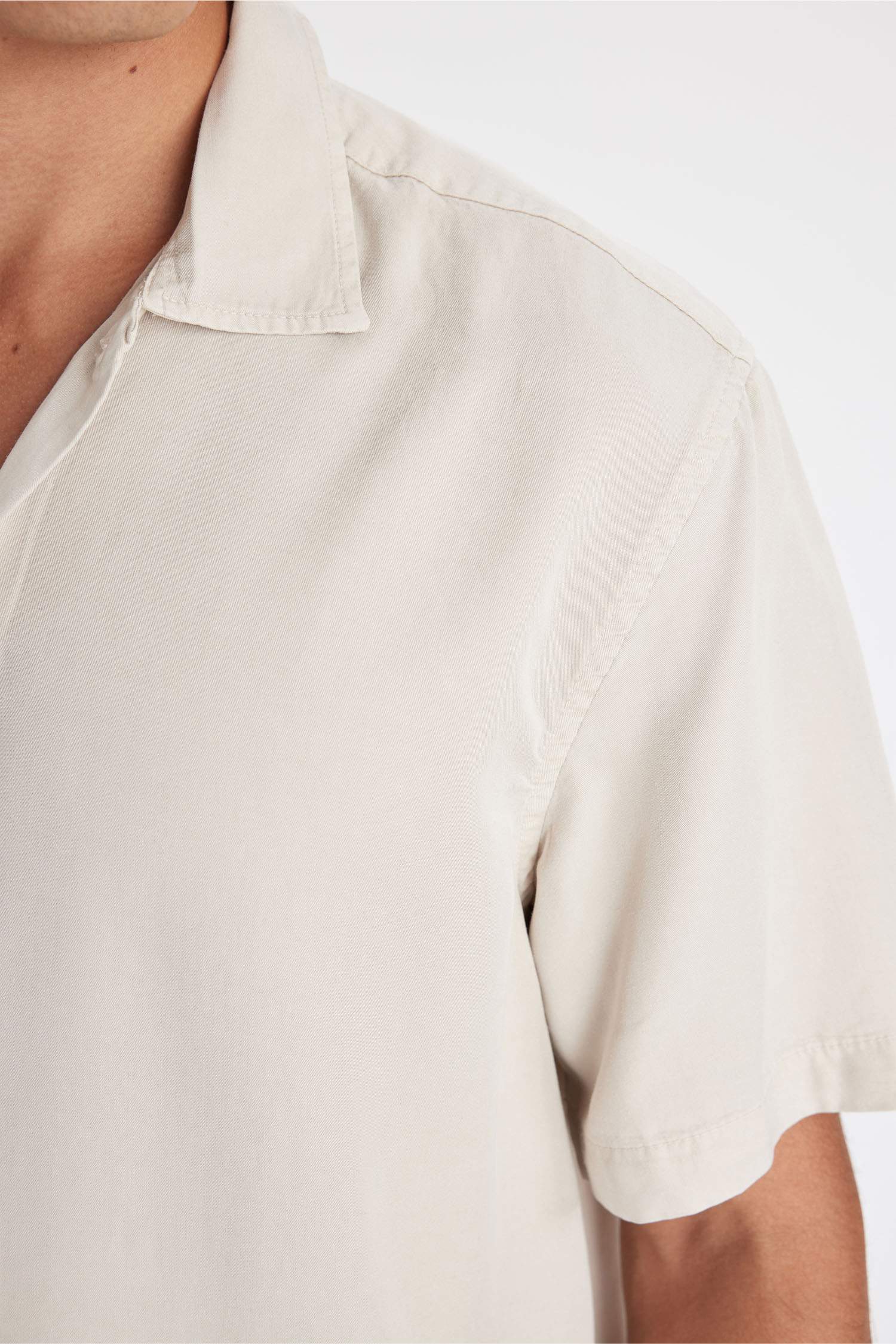 релакс пішімі Қысқа жеңді жейде