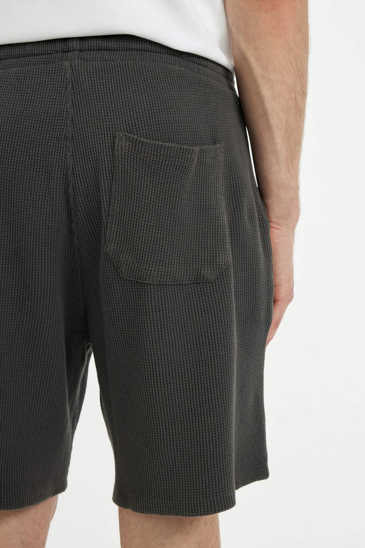 %100 Pamuk Relax Fit Petek Dokulu Cepli Bermuda Şort