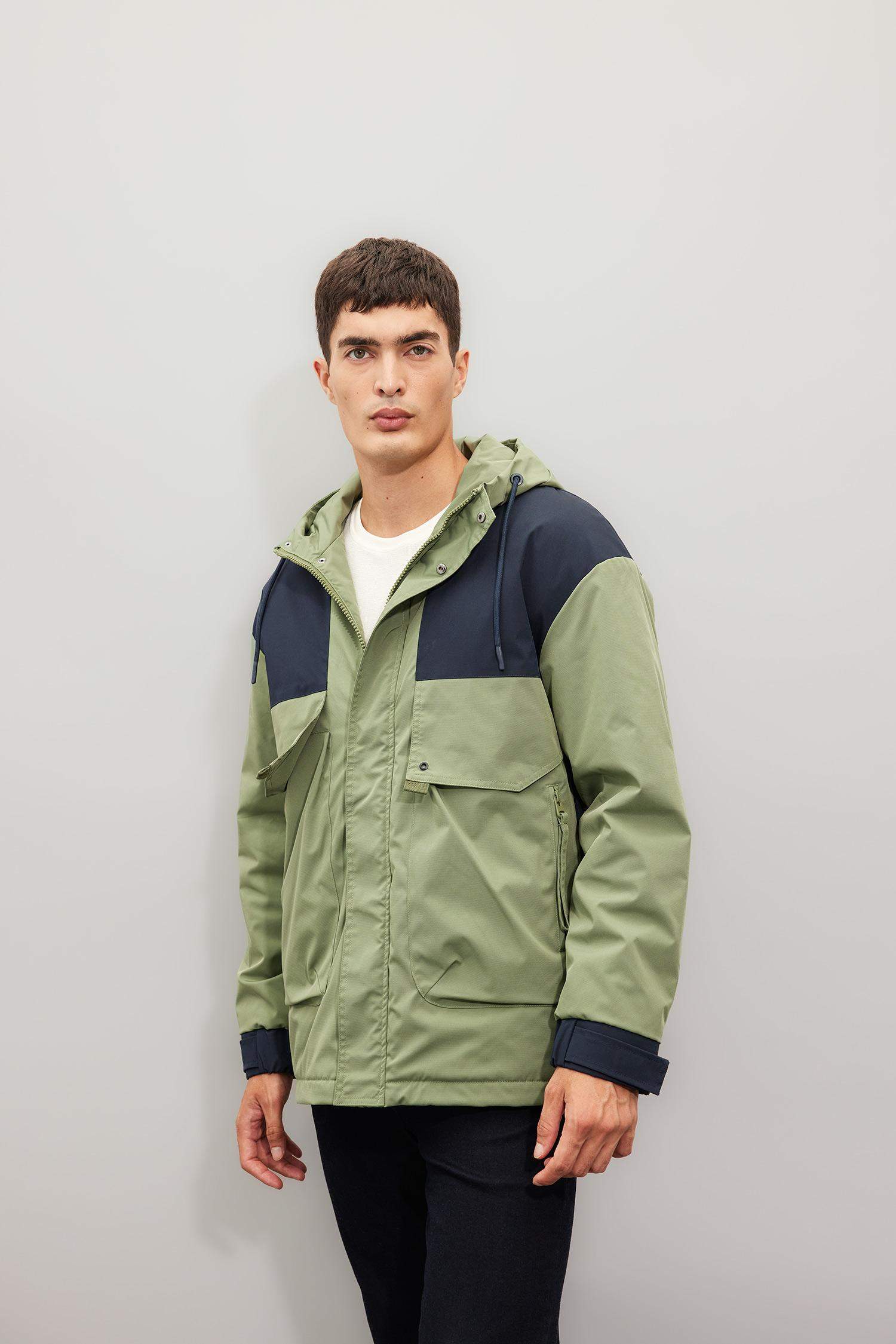 Regular Fit Kapüşonlu Fermaurlı Cepli Mont