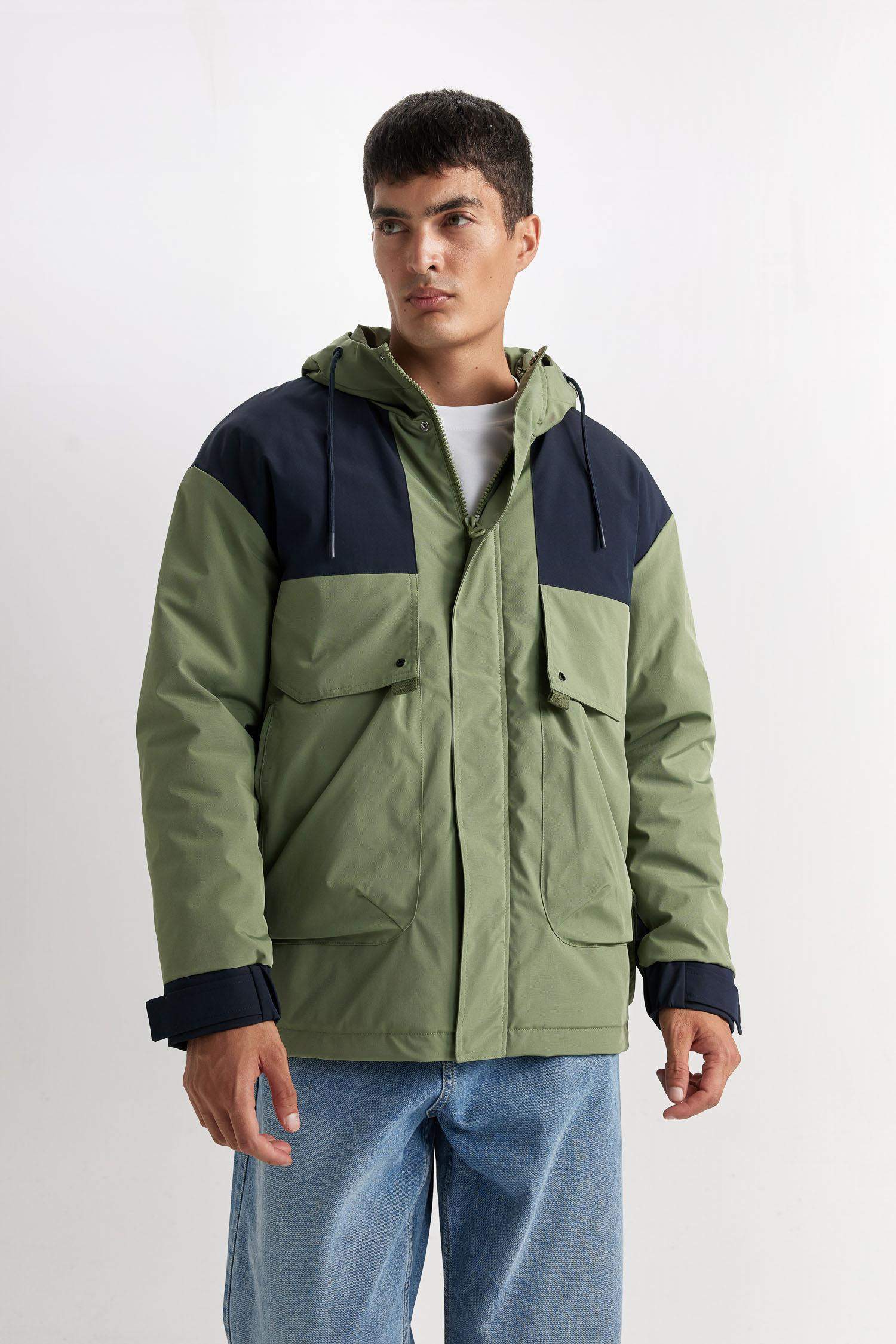 Regular Fit Kapüşonlu Fermaurlı Cepli Mont