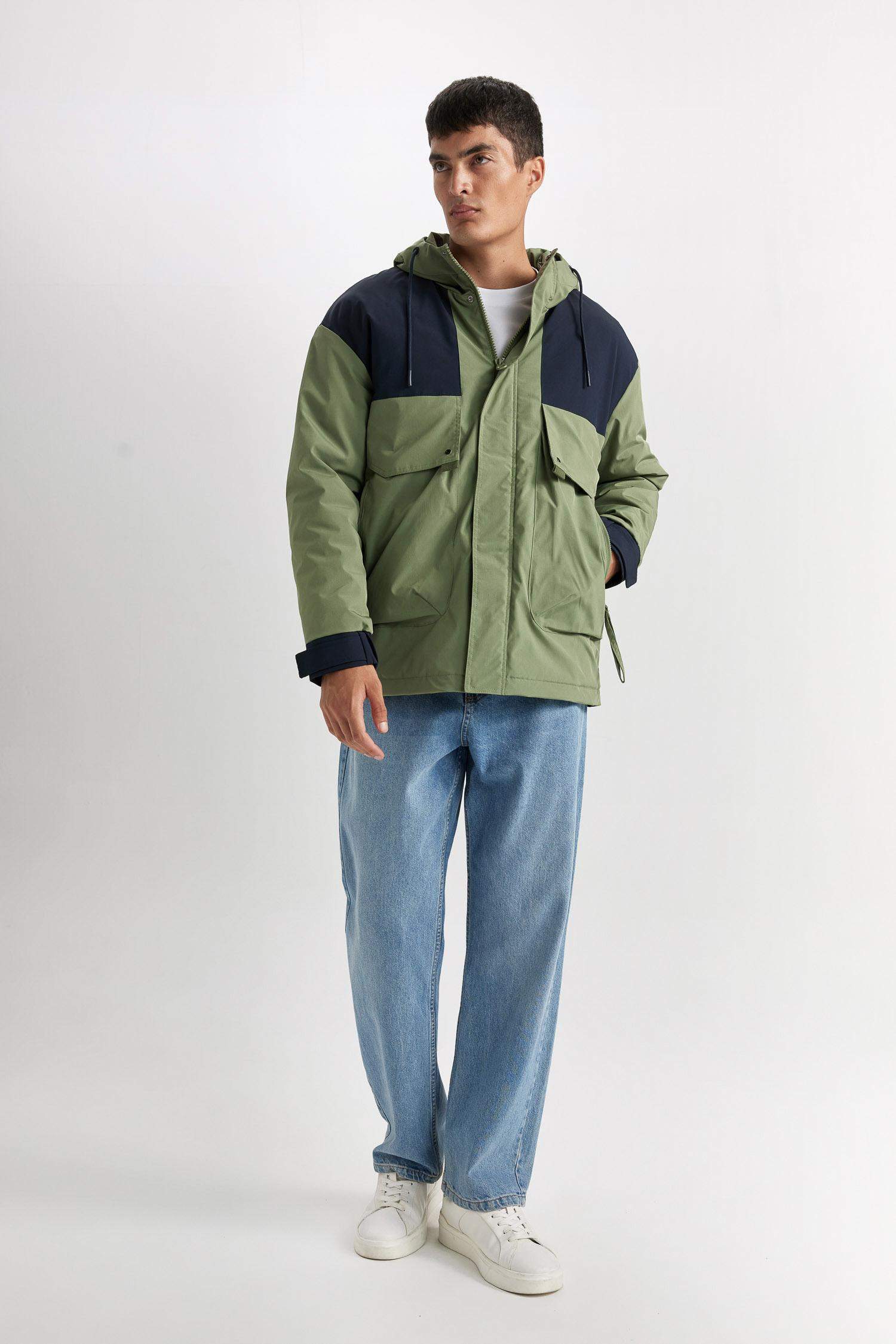 Regular Fit Kapüşonlu Fermaurlı Cepli Mont