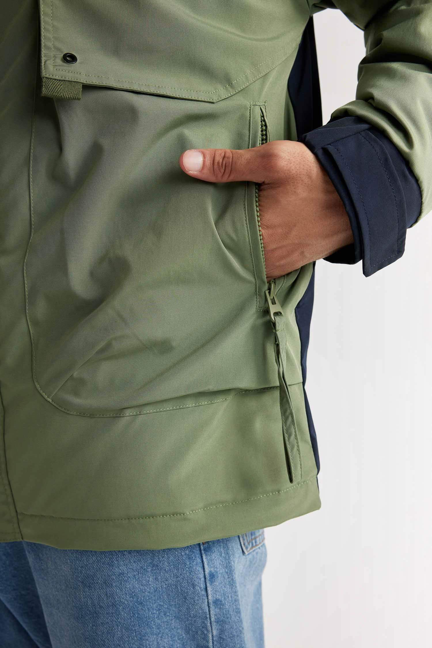 Regular Fit Kapüşonlu Fermaurlı Cepli Mont