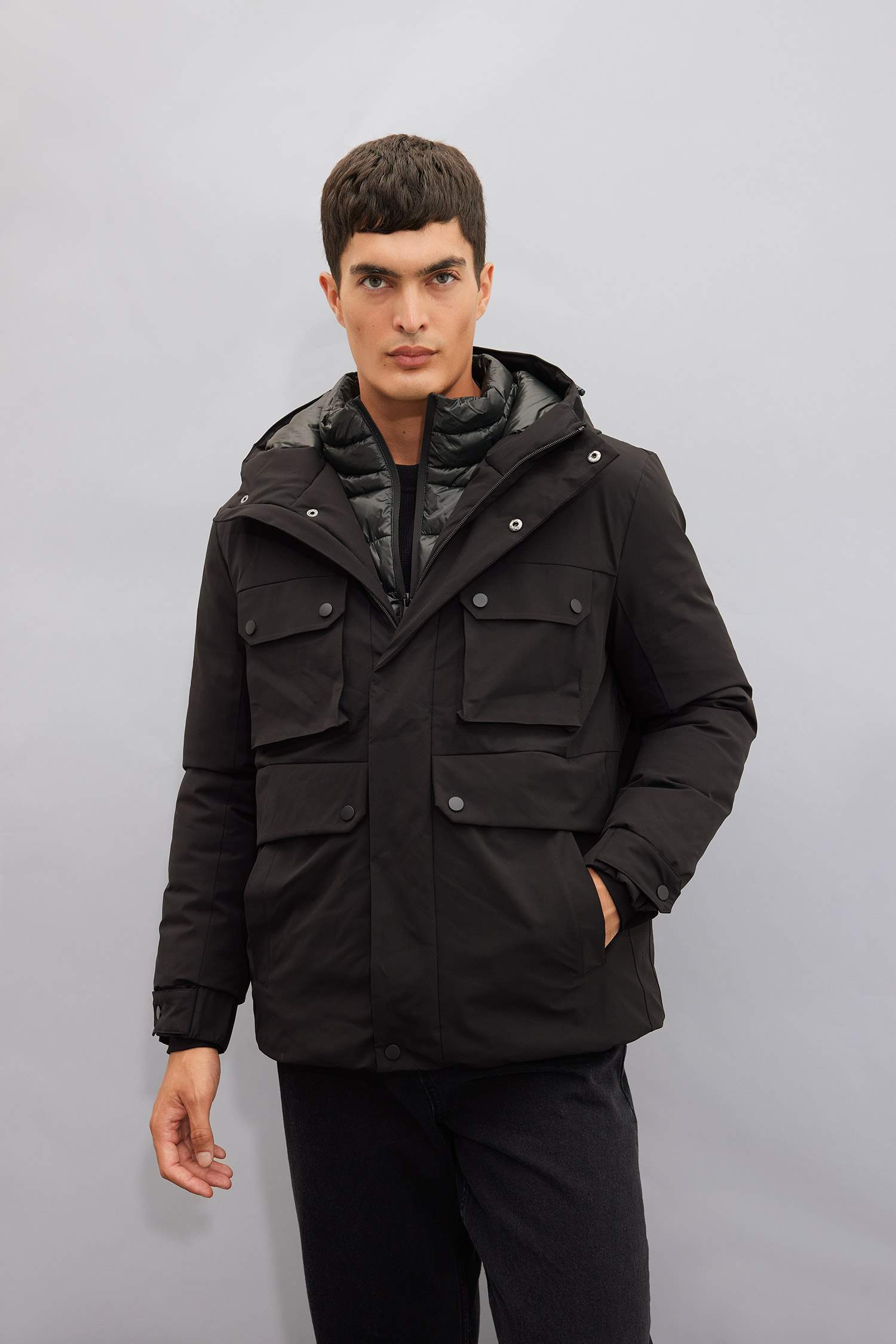 Su İtici Slim Fit Dar Kesim Kapüşonlu Fermuarlı Çıtçıt Kapamalı Cepli Mont