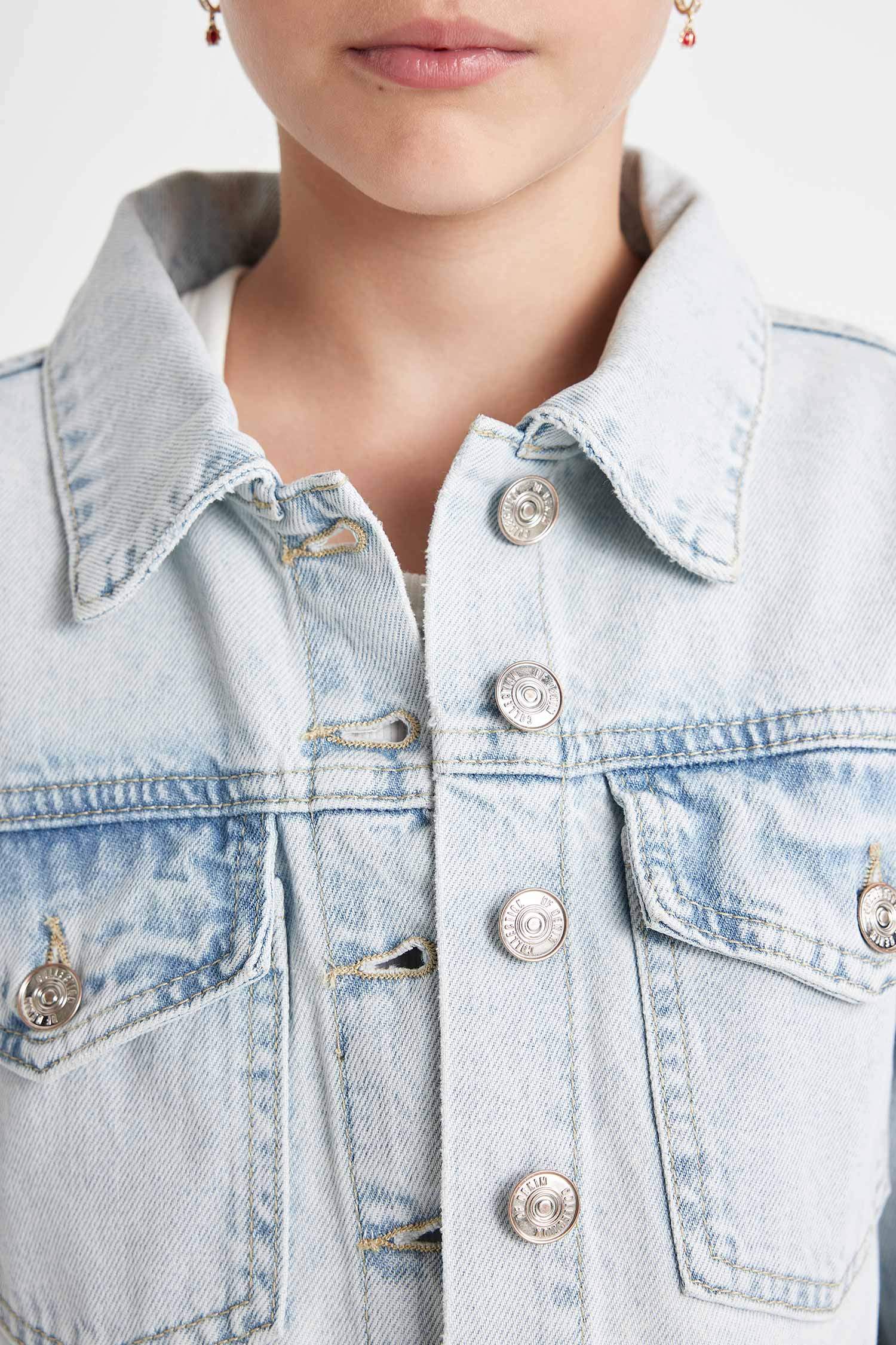Girl Buttoned Short Denim Jacket