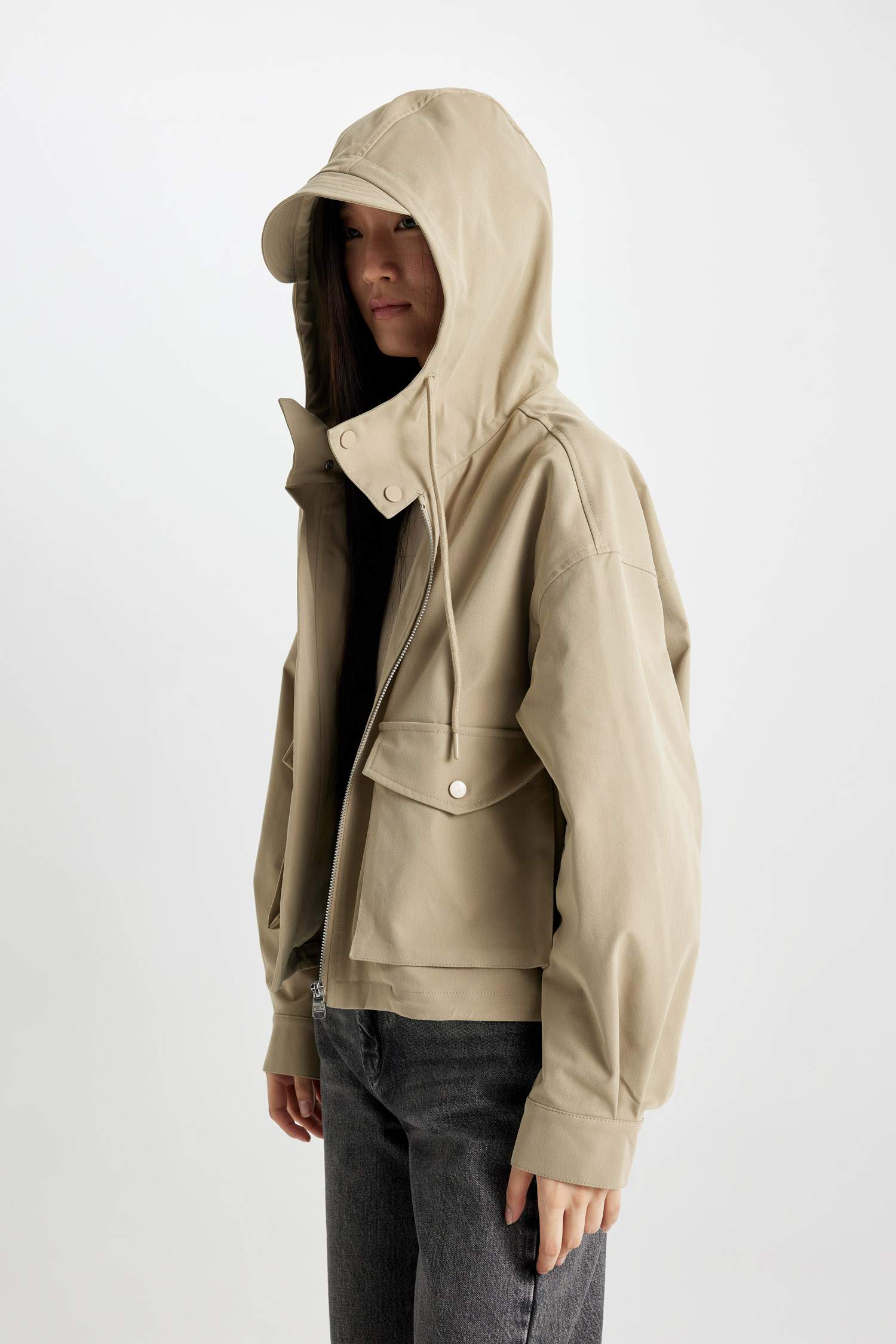 جاكيت قصة عادية بغطاء للرأس