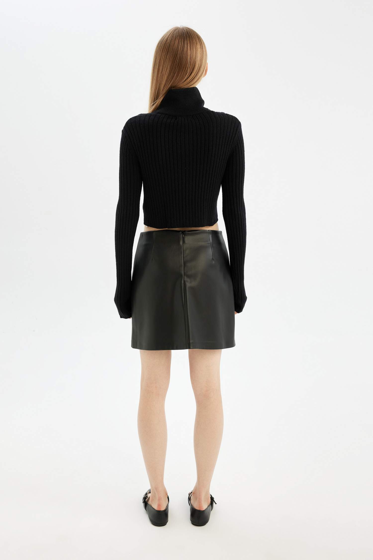 Coool A Cut Faux Leather Mini Knitted Skirt