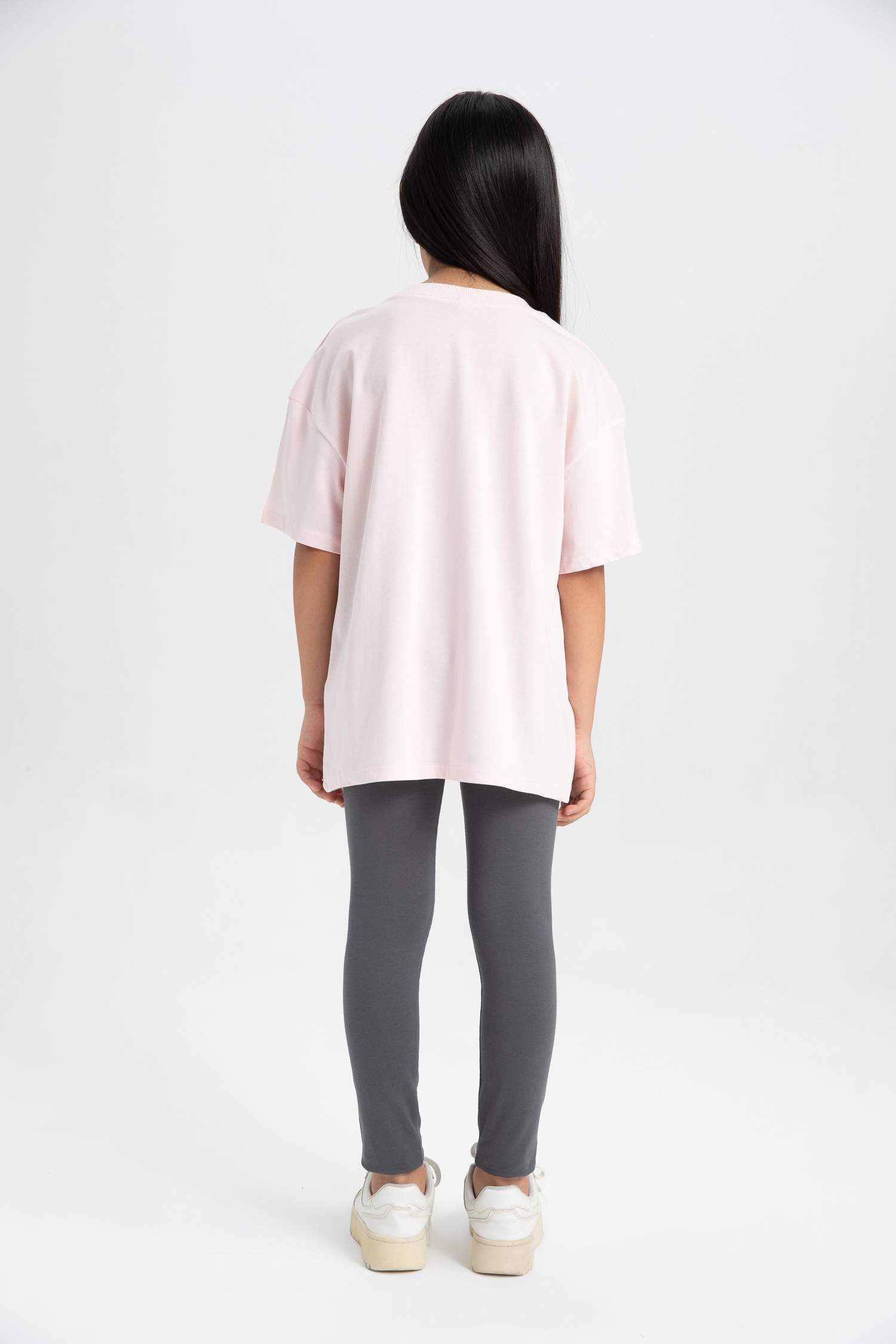 طقم بناتي تي شيرت وليجينج - قطعتين