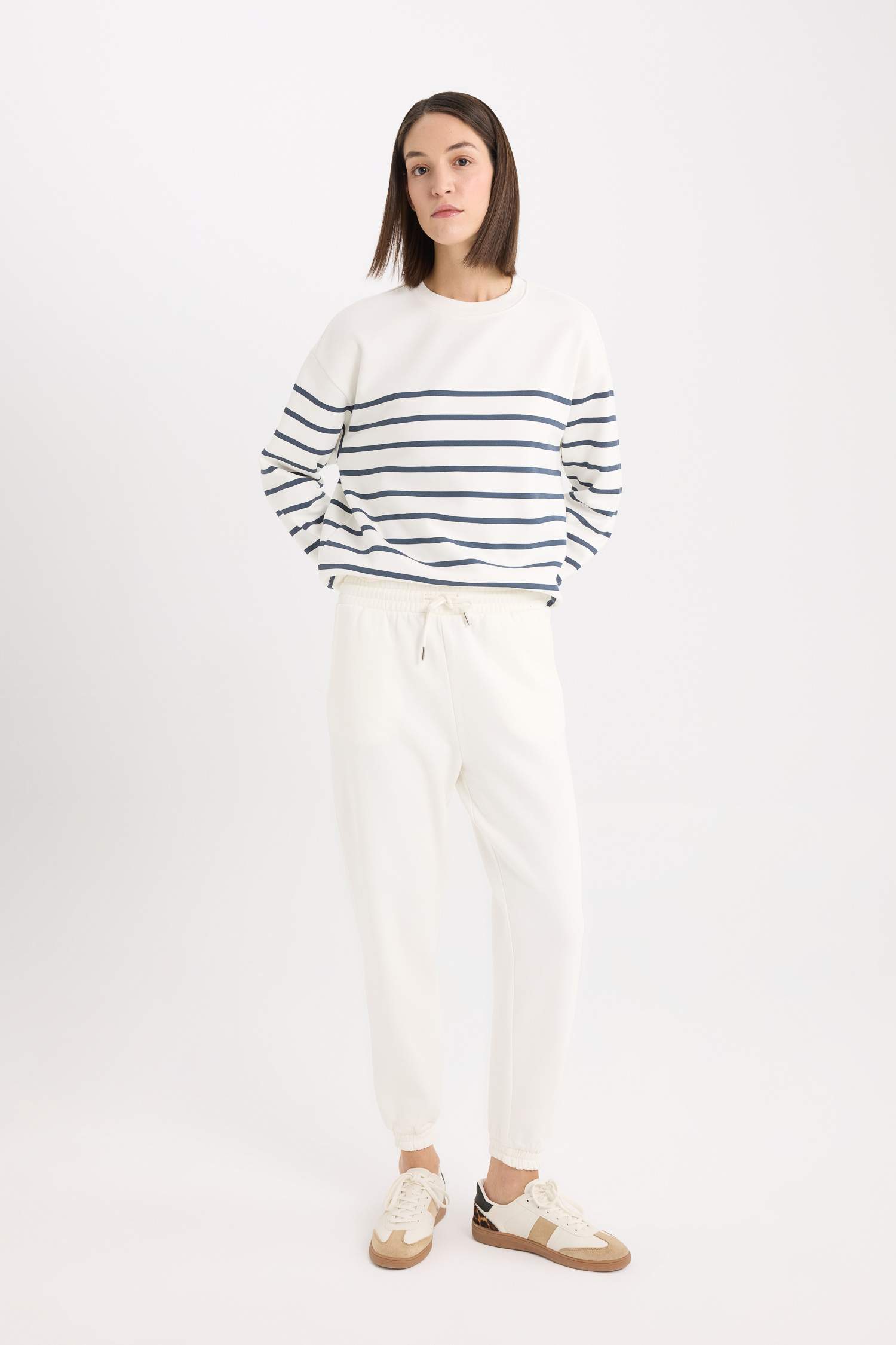 релакс пішімі негізгі дөңгелек жаға Свитер