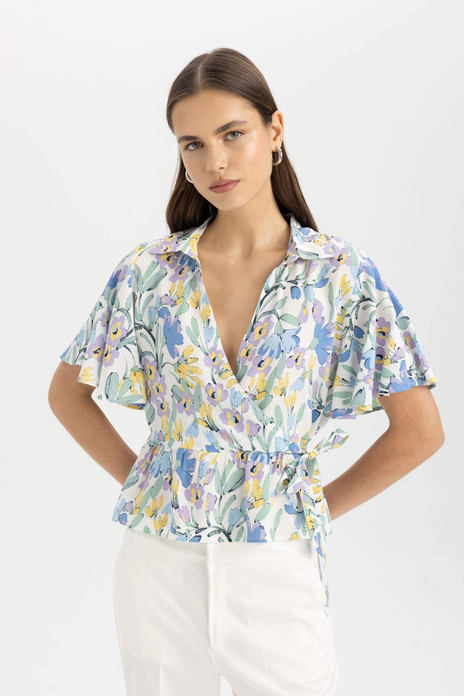 Fitted Kruvaze Yaka Çiçekli Maroken Kısa Kollu Bluz