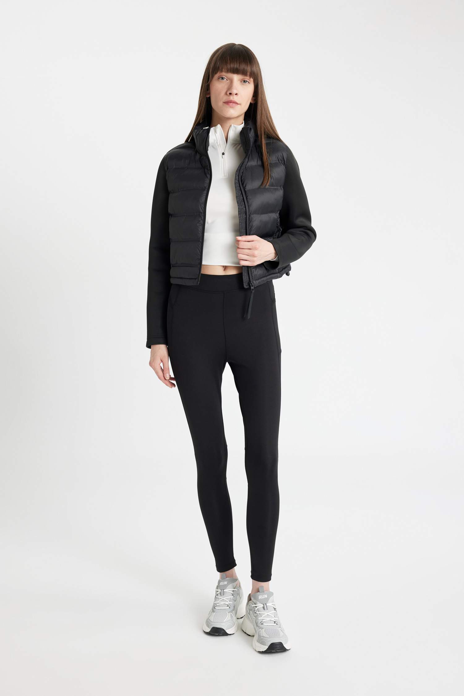 Regular Kalıp Kısa Şişme Mont Dik Yaka Scuba Kol Detaylı Fermuarlı Cepli