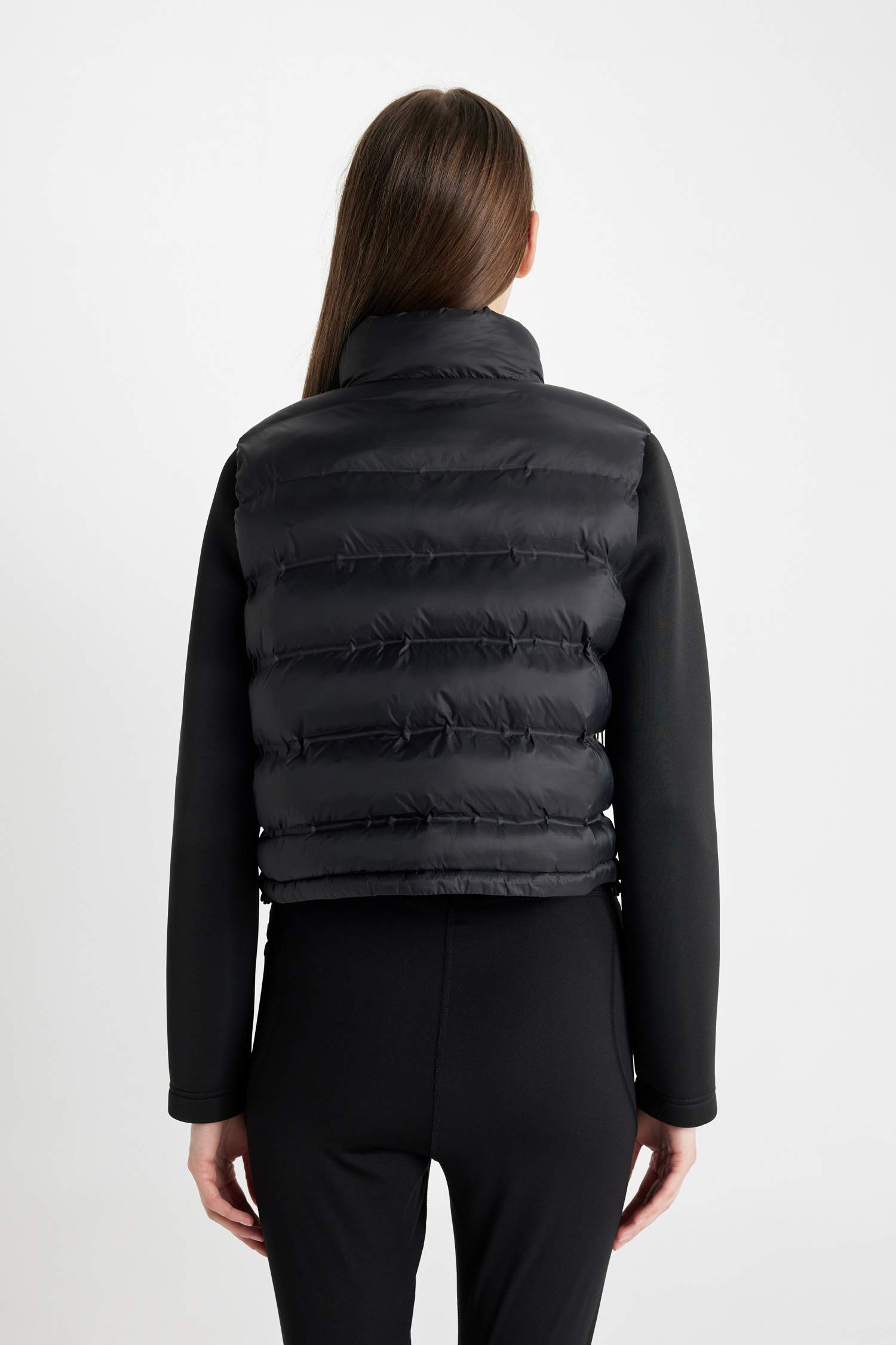 Regular Kalıp Kısa Şişme Mont Dik Yaka Scuba Kol Detaylı Fermuarlı Cepli