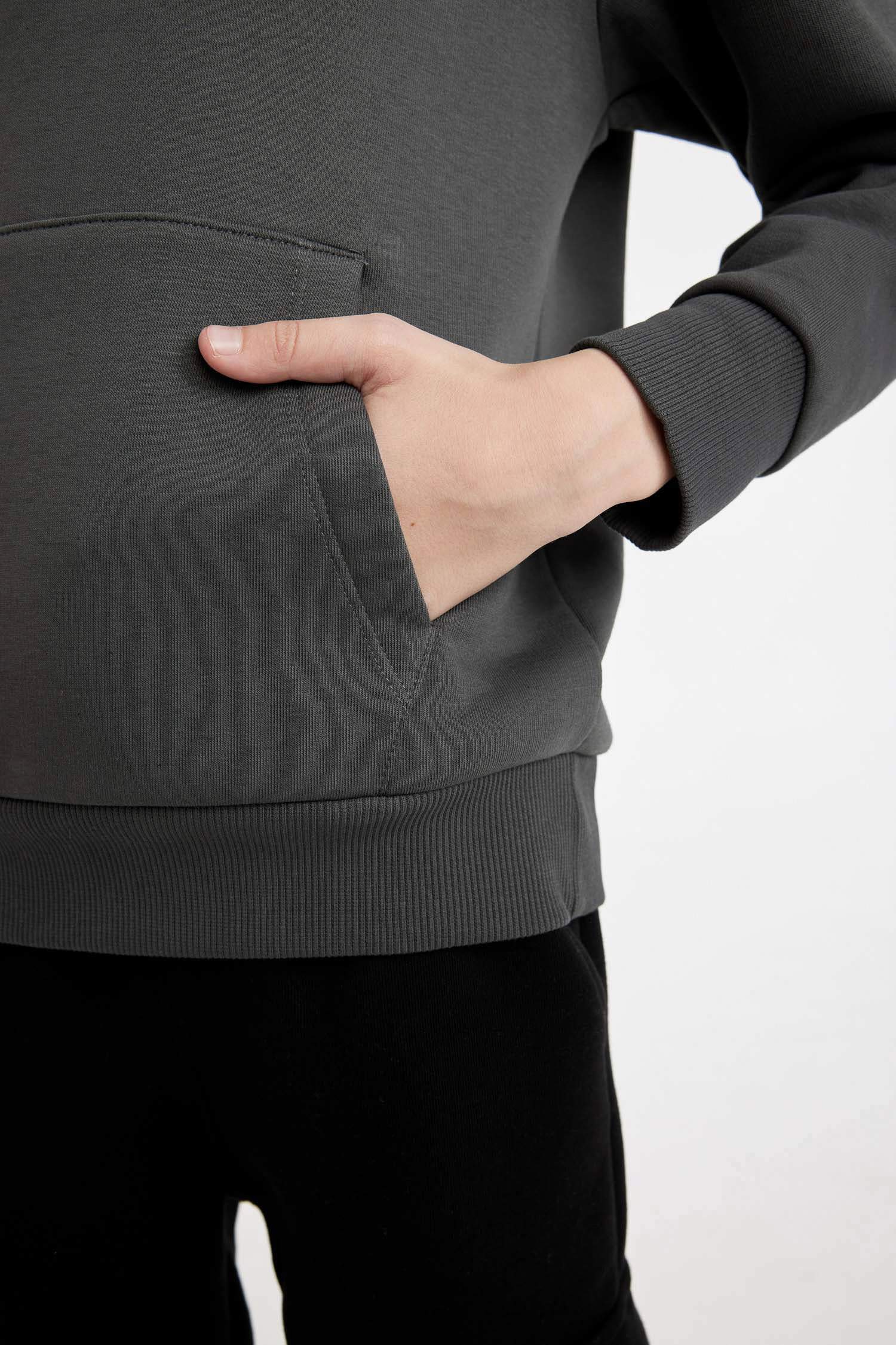 Erkek Çocuk Cepli Yazı Baskılı Kapüşonlu Okul Sweatshirt