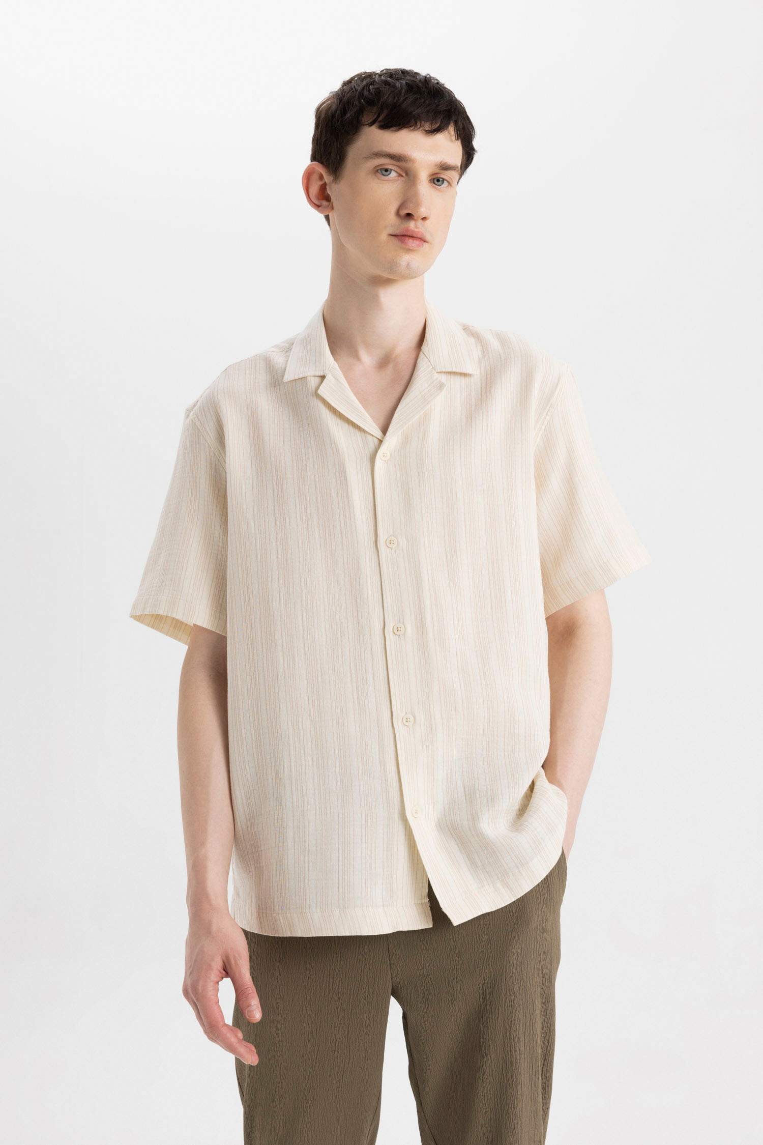 قميص بولو نص كم قصة مريحة برقبة جاكيت