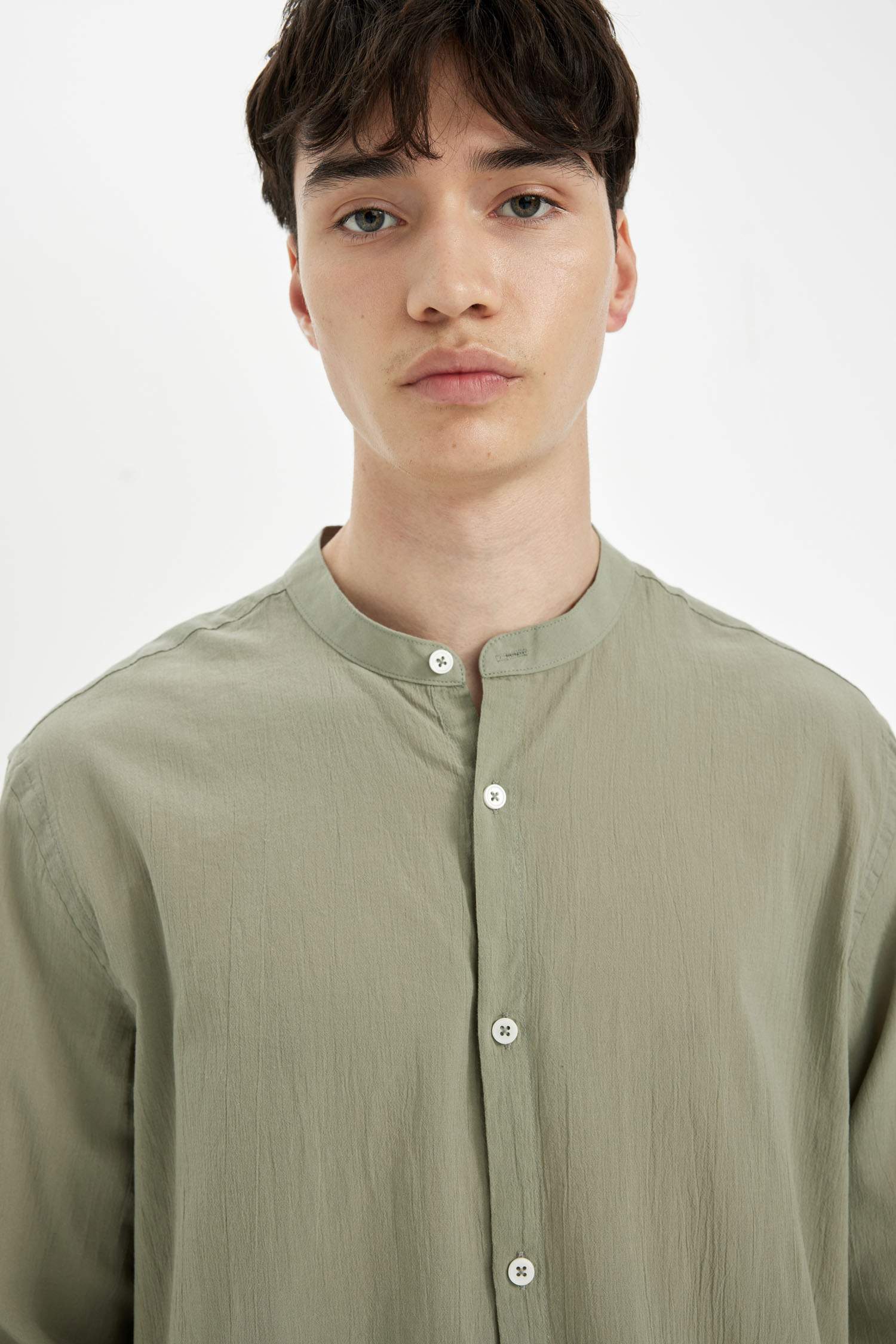 %100 Pamuk Regular Fit Hakim Yaka Basic Düz Uzun Kollu Krinkıl Kumaş Gömlek