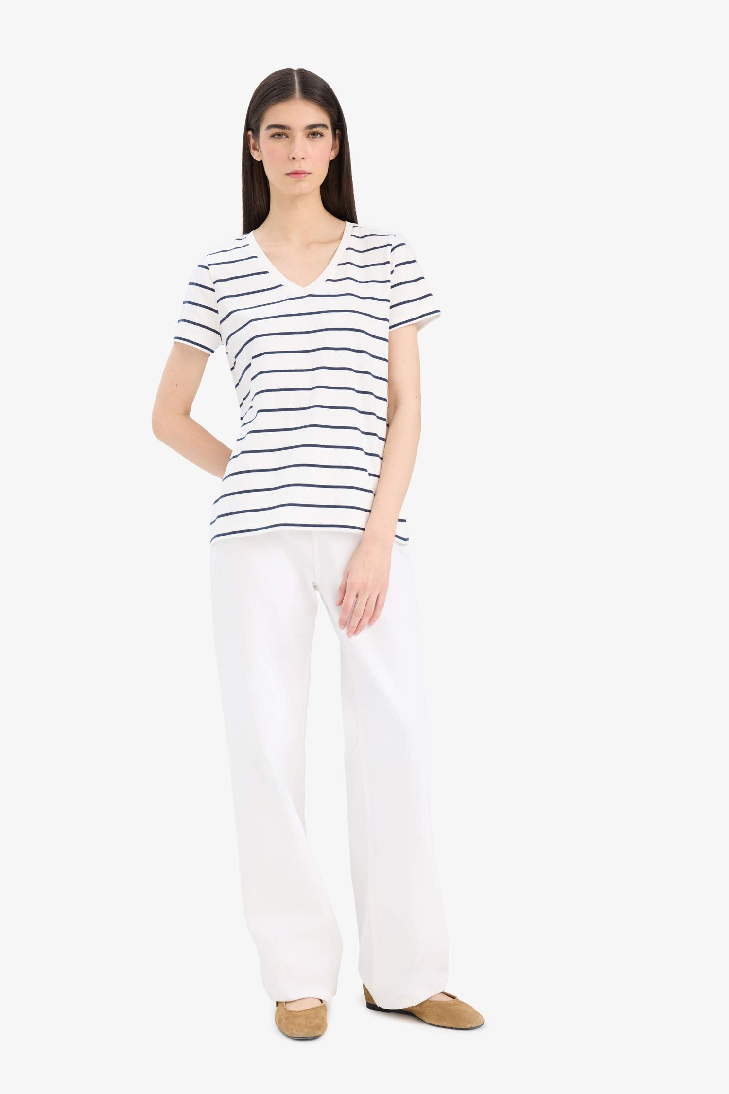 Relax Fit V Yaka Çizgili Kısa Kollu Tişört