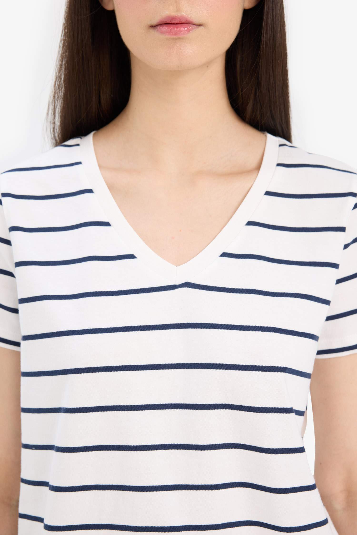Relax Fit V Yaka Çizgili Kısa Kollu Tişört