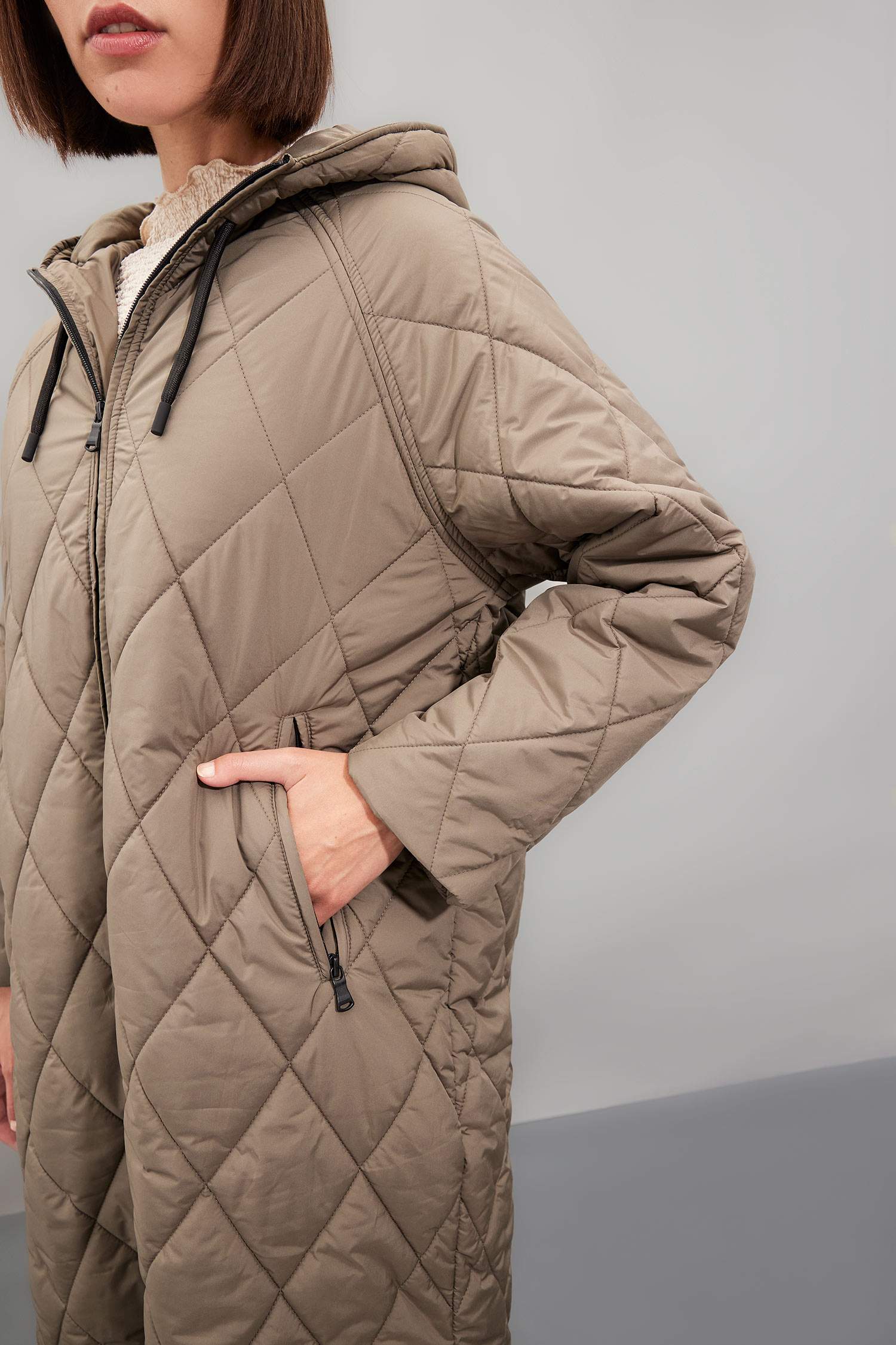 Куртка водоотталкивающая свободного кроя с капюшоном