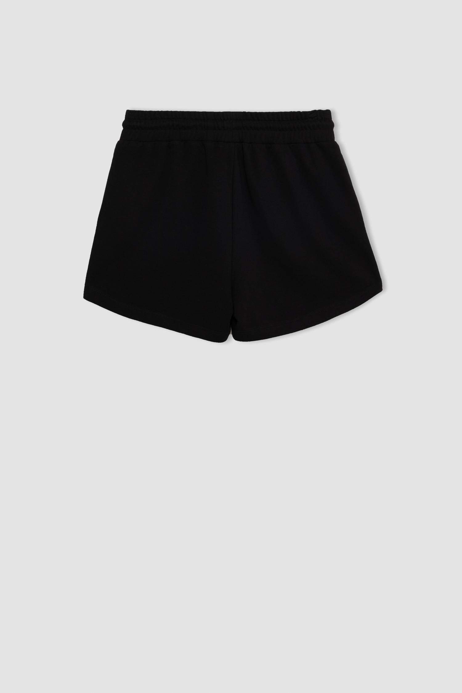 شورت قصير بخصر عادي قصة عادية