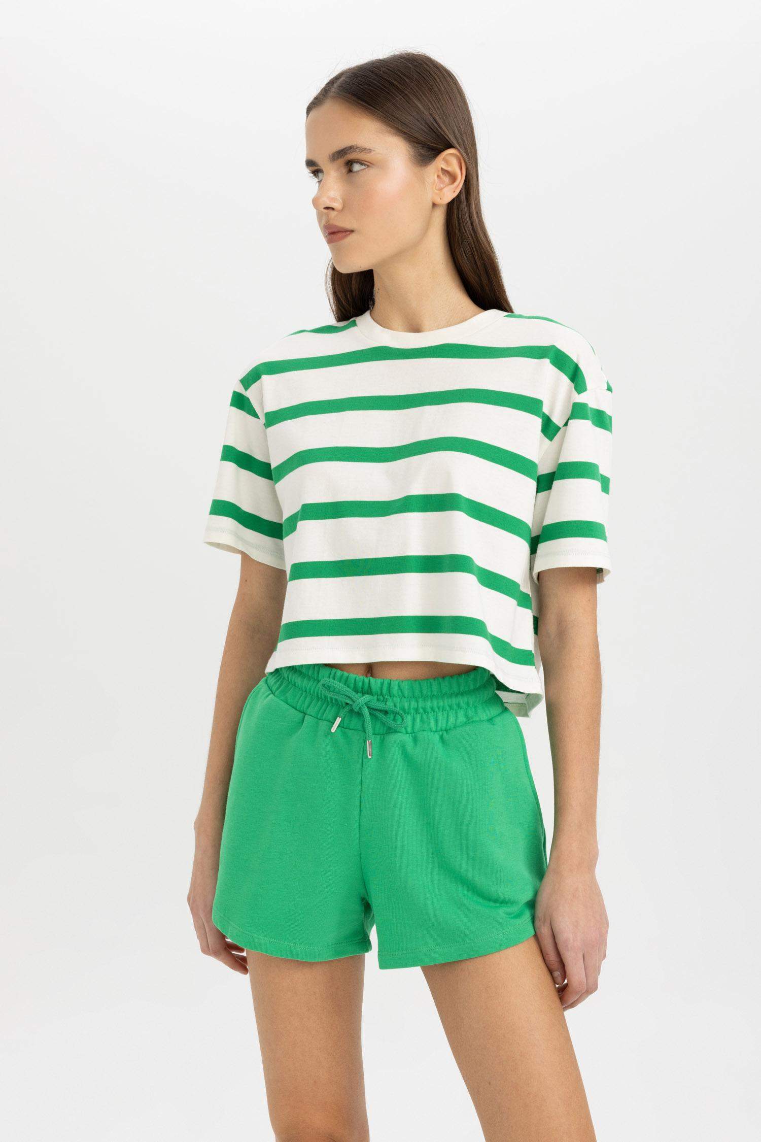 شورت قصير بخصر عادي قصة عادية