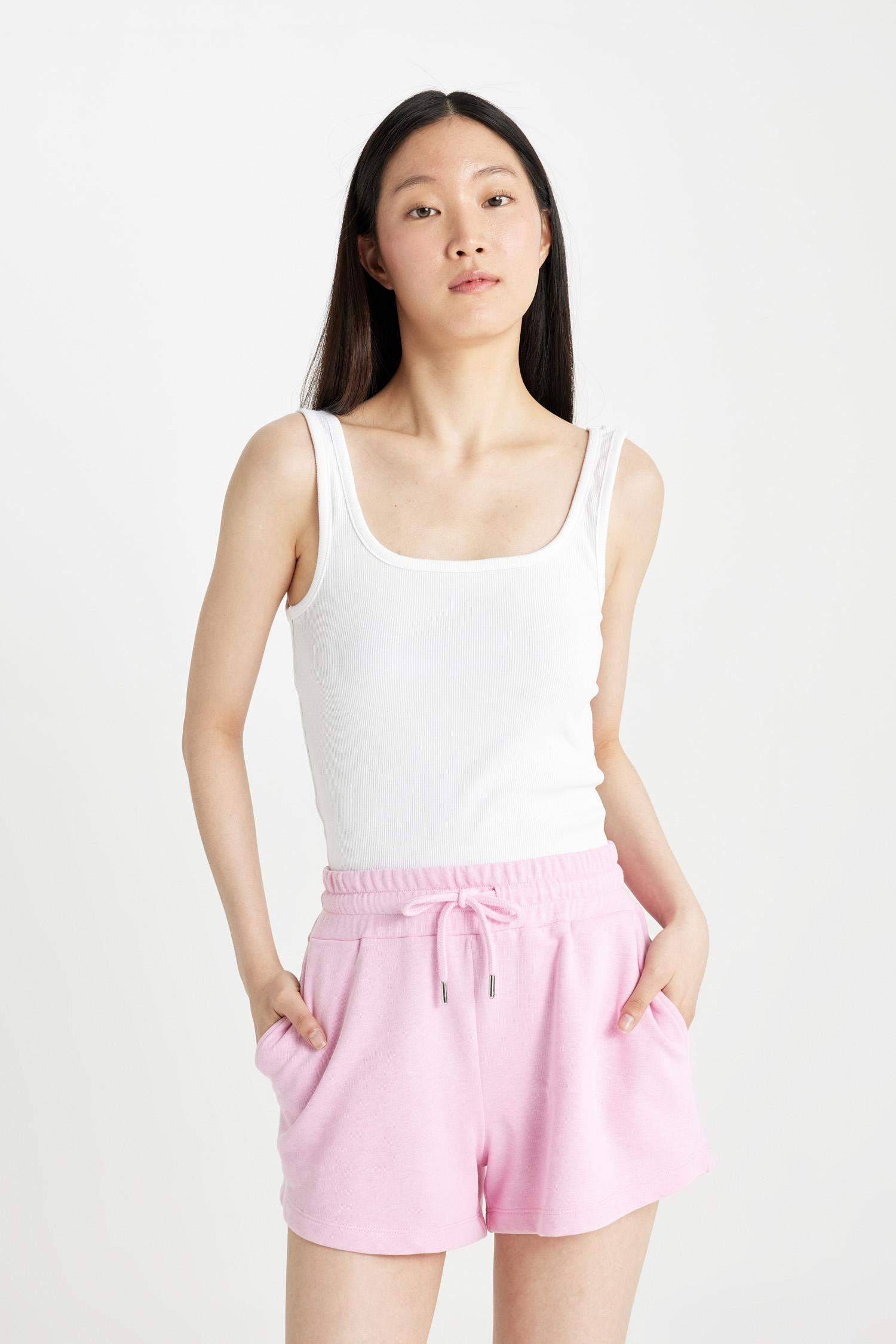 شورت قصير بخصر عادي قصة عادية