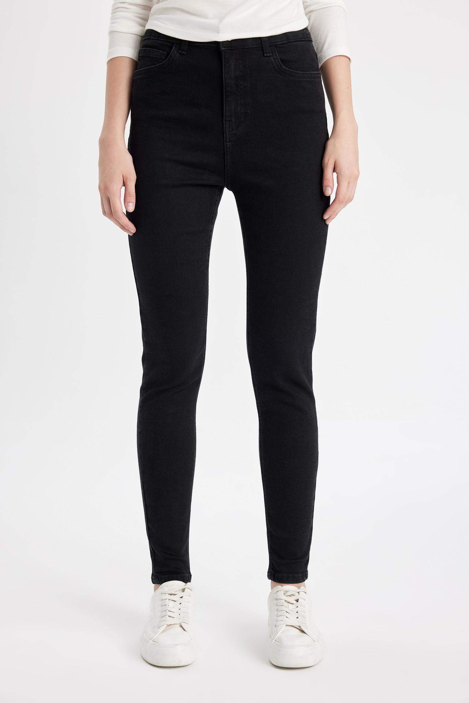 بنطلون جينز سكيني فيت برجل ضيق وخصر عادي