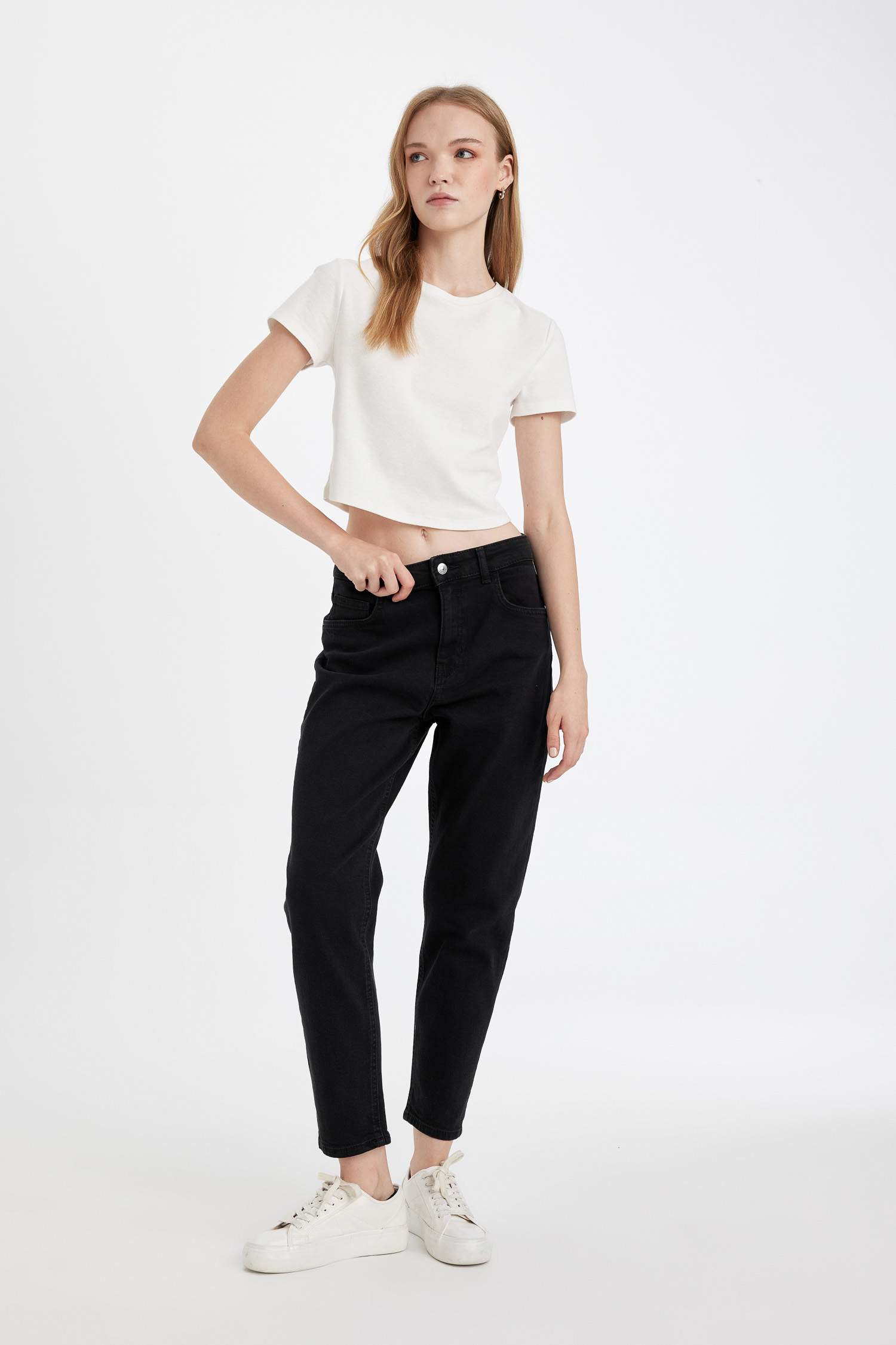 سروال جينز لينا موم فيت بخصر عالي ورجل ضيق