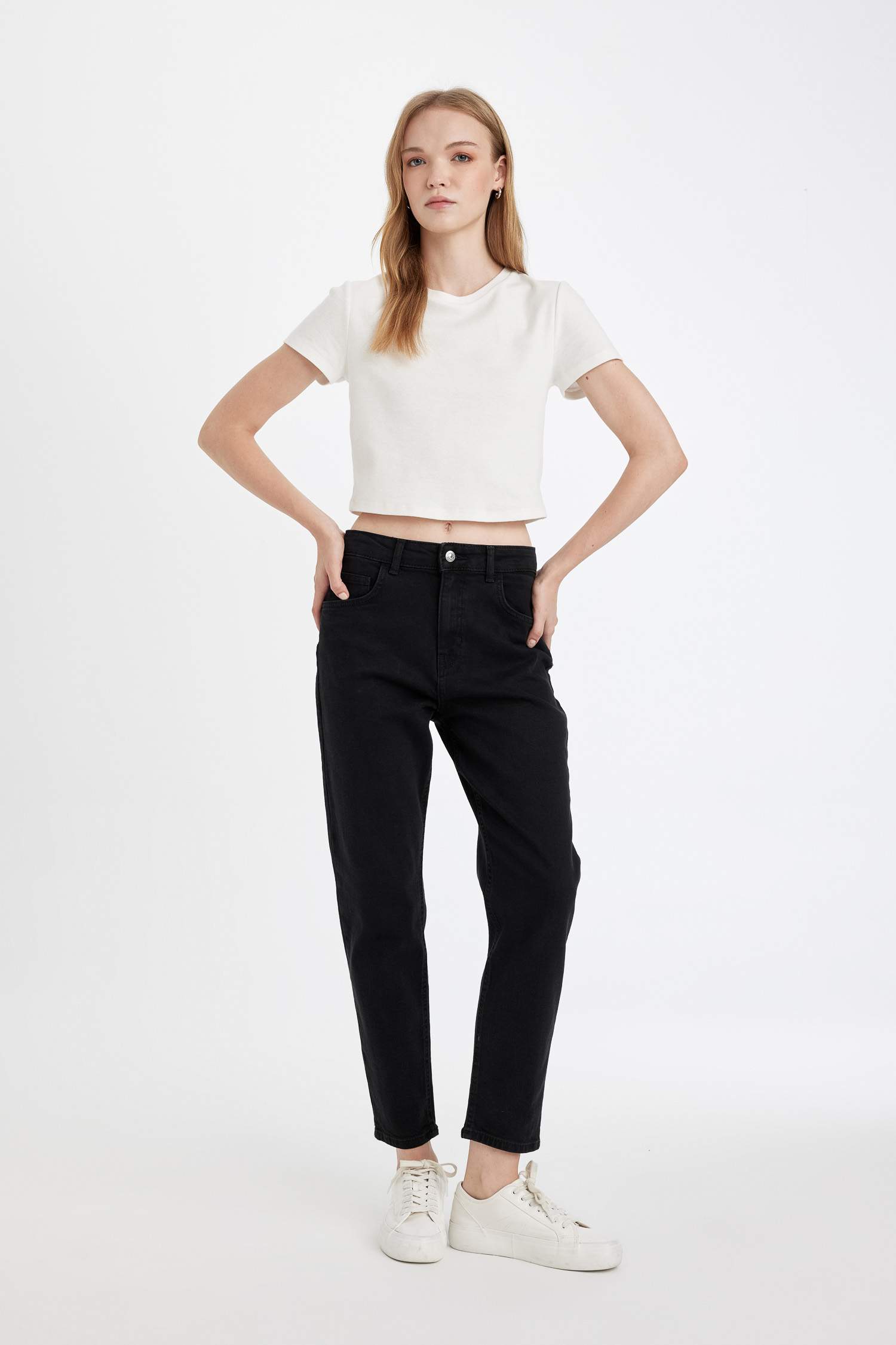 سروال جينز لينا موم فيت بخصر عالي ورجل ضيق