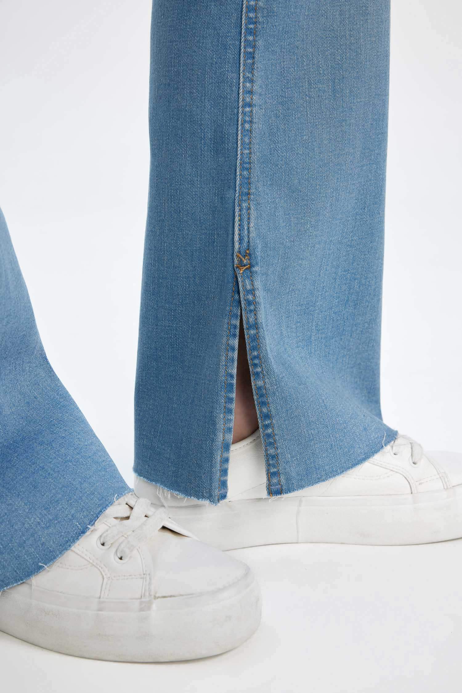 Slim Flare Yüksek Bel Paça Ucu Kesik Uzun Jean Pantolon