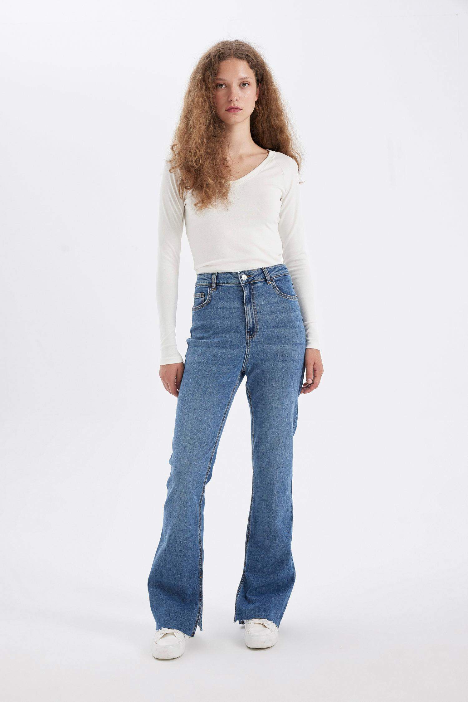 Slim Flare Normal Bel Yırtmaçlı Uzun Jean Yıkamalı Pantolon