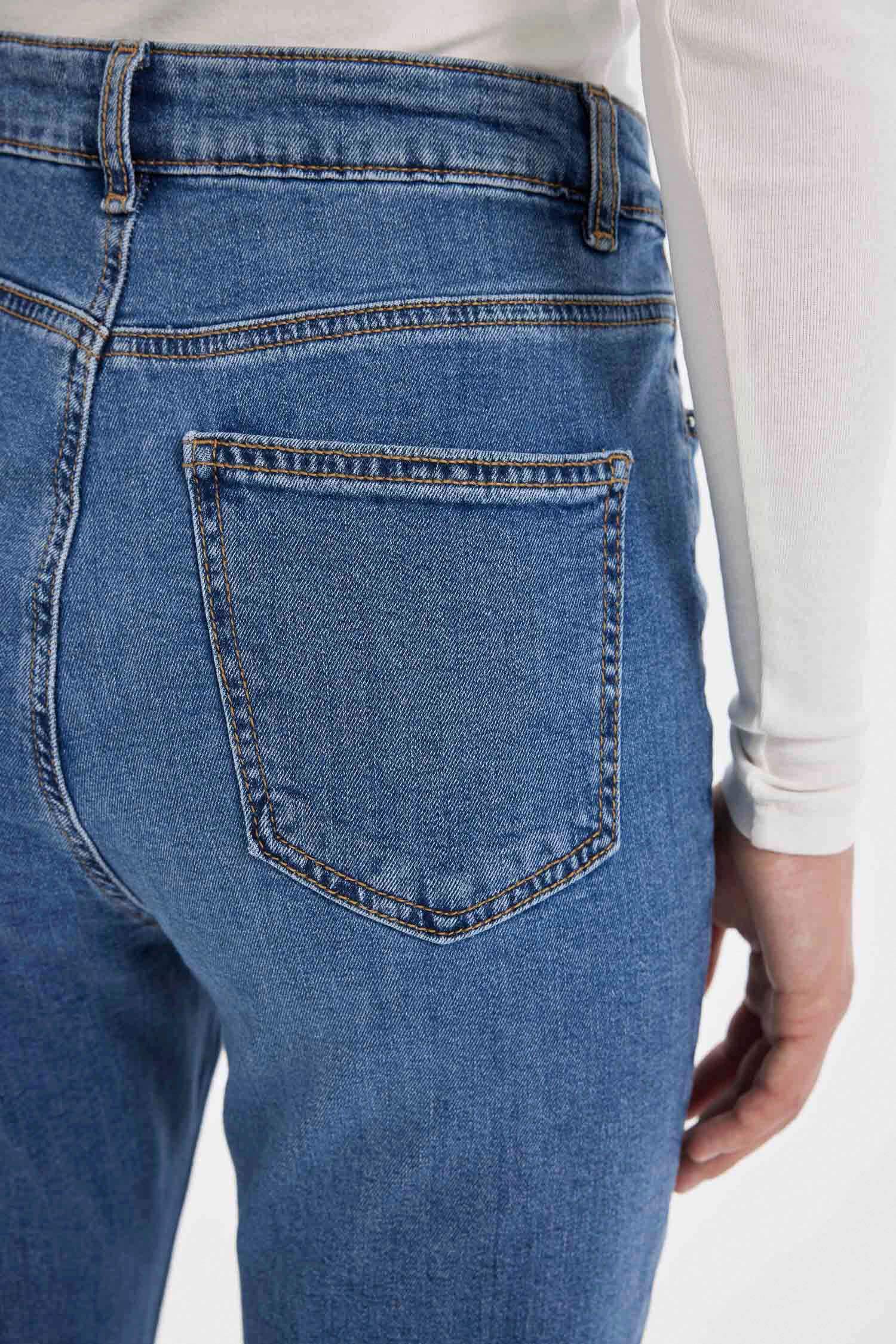 Slim Flare Normal Bel Yırtmaçlı Uzun Jean Yıkamalı Pantolon