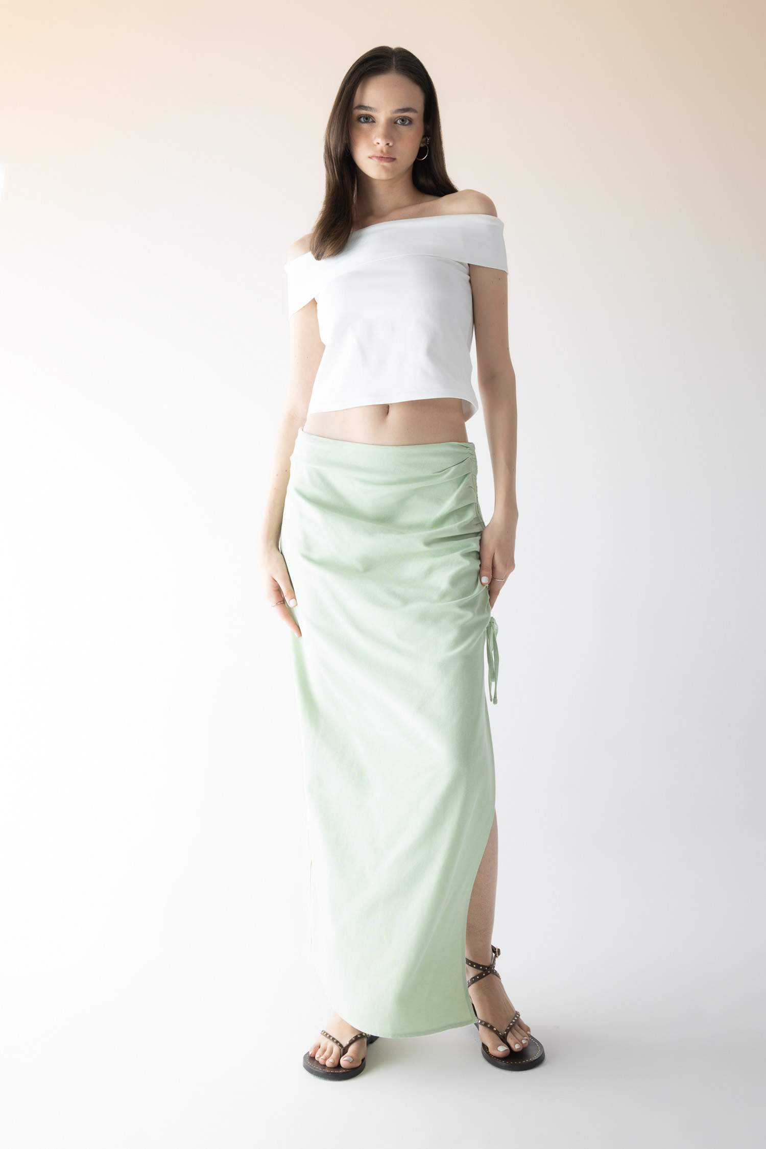 تيشيرت نص ردن ريبانا بكتف مفتوح