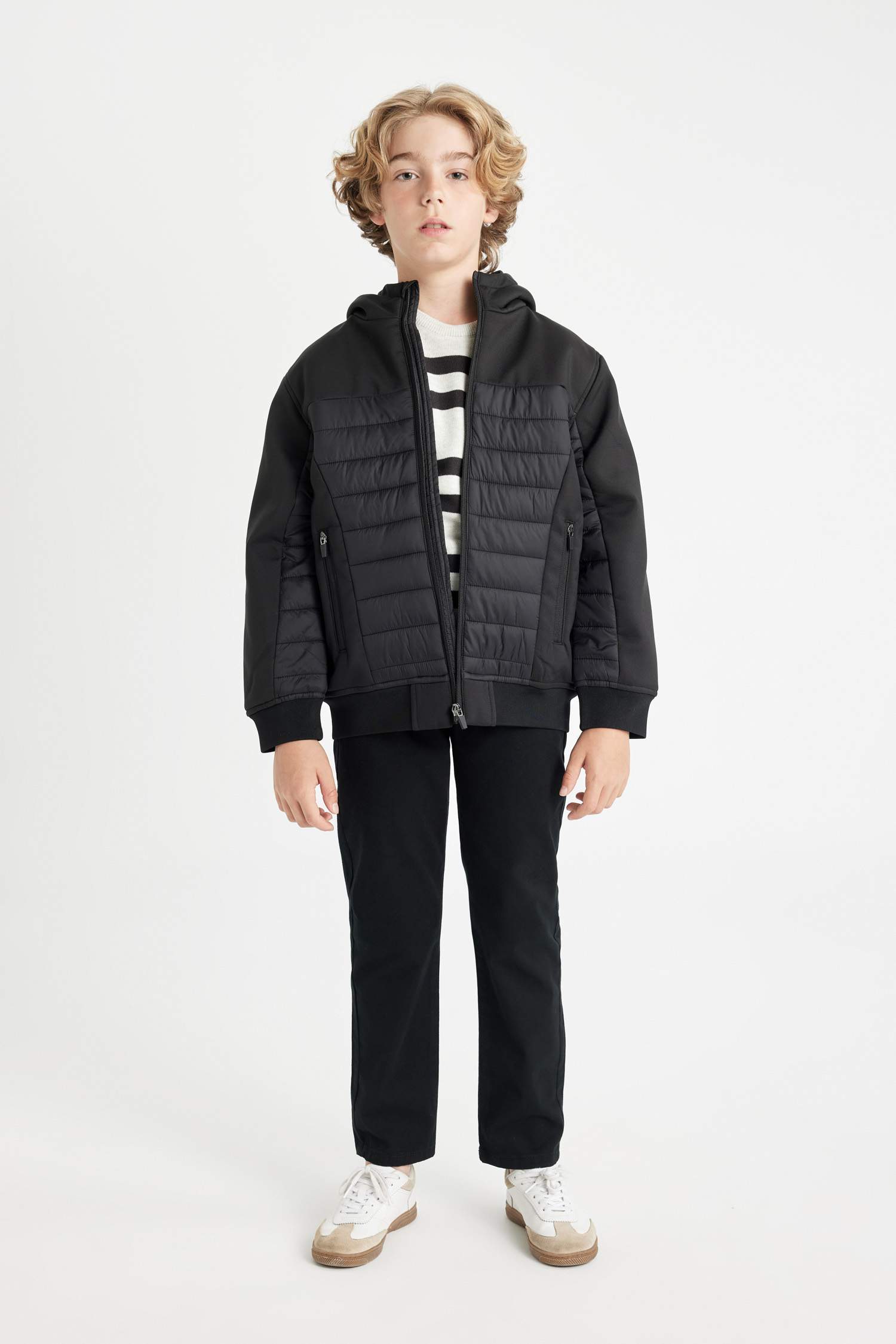 جاكيت ولادي بغطاء للرأس