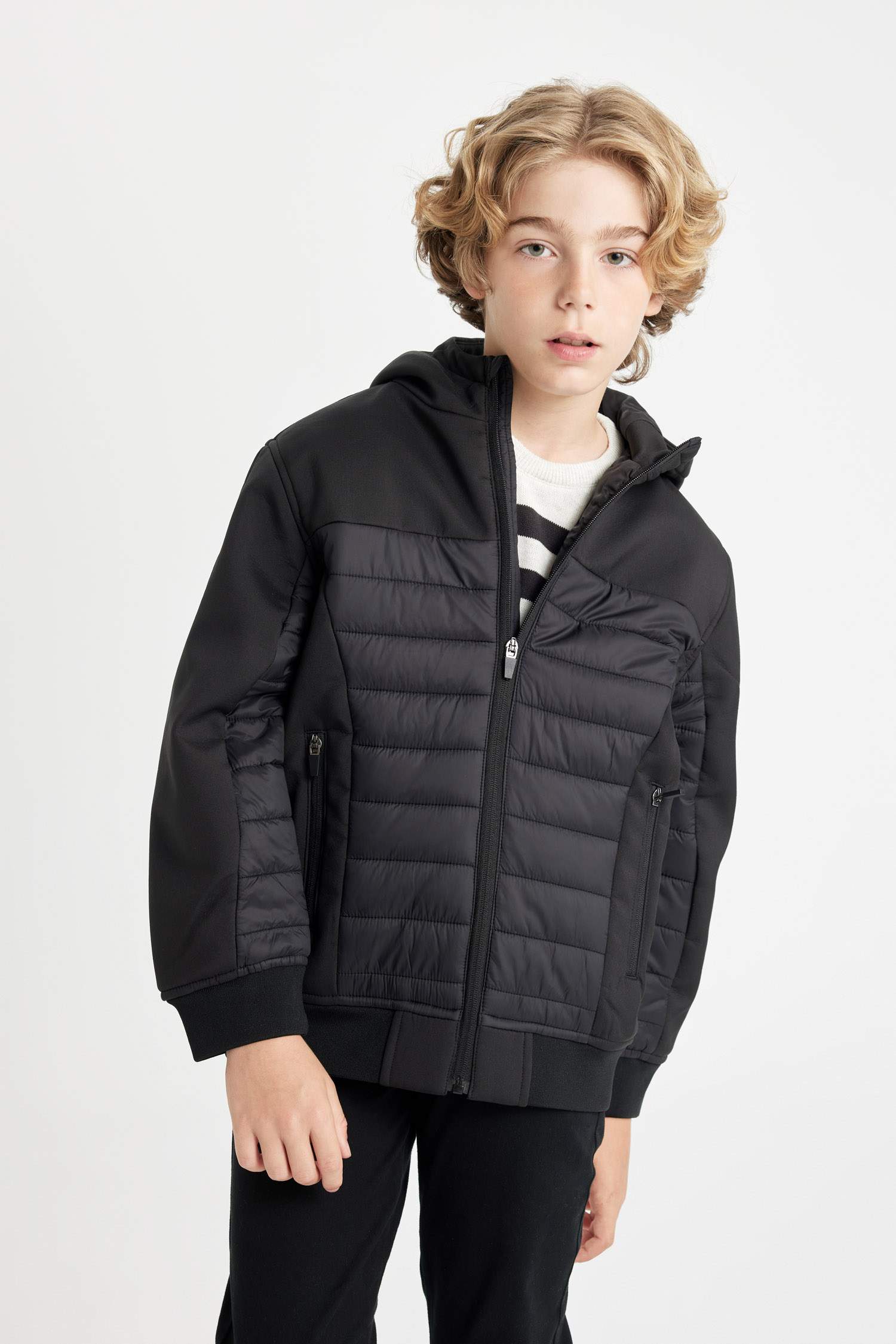 جاكيت ولادي بغطاء للرأس