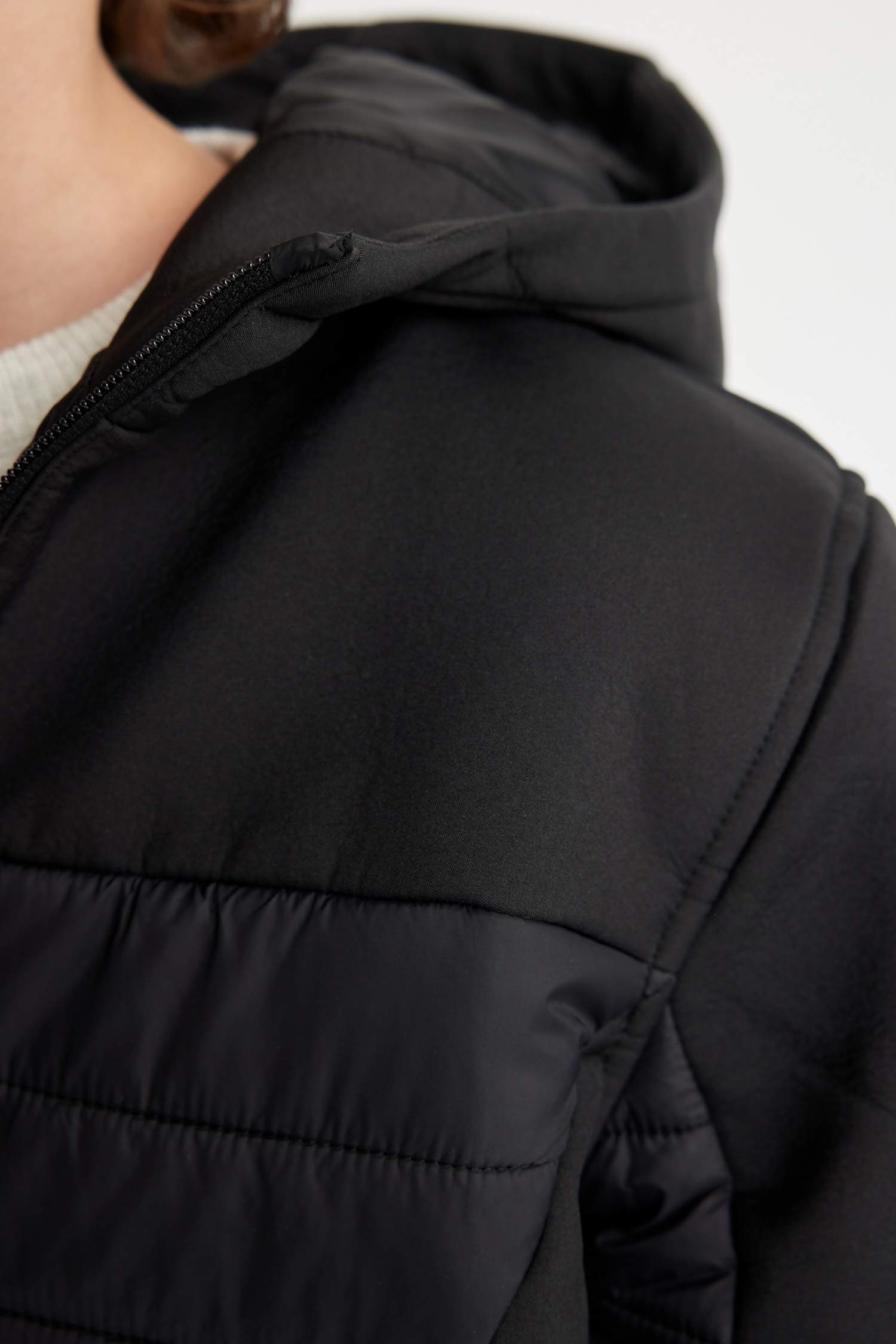 جاكيت ولادي بغطاء للرأس