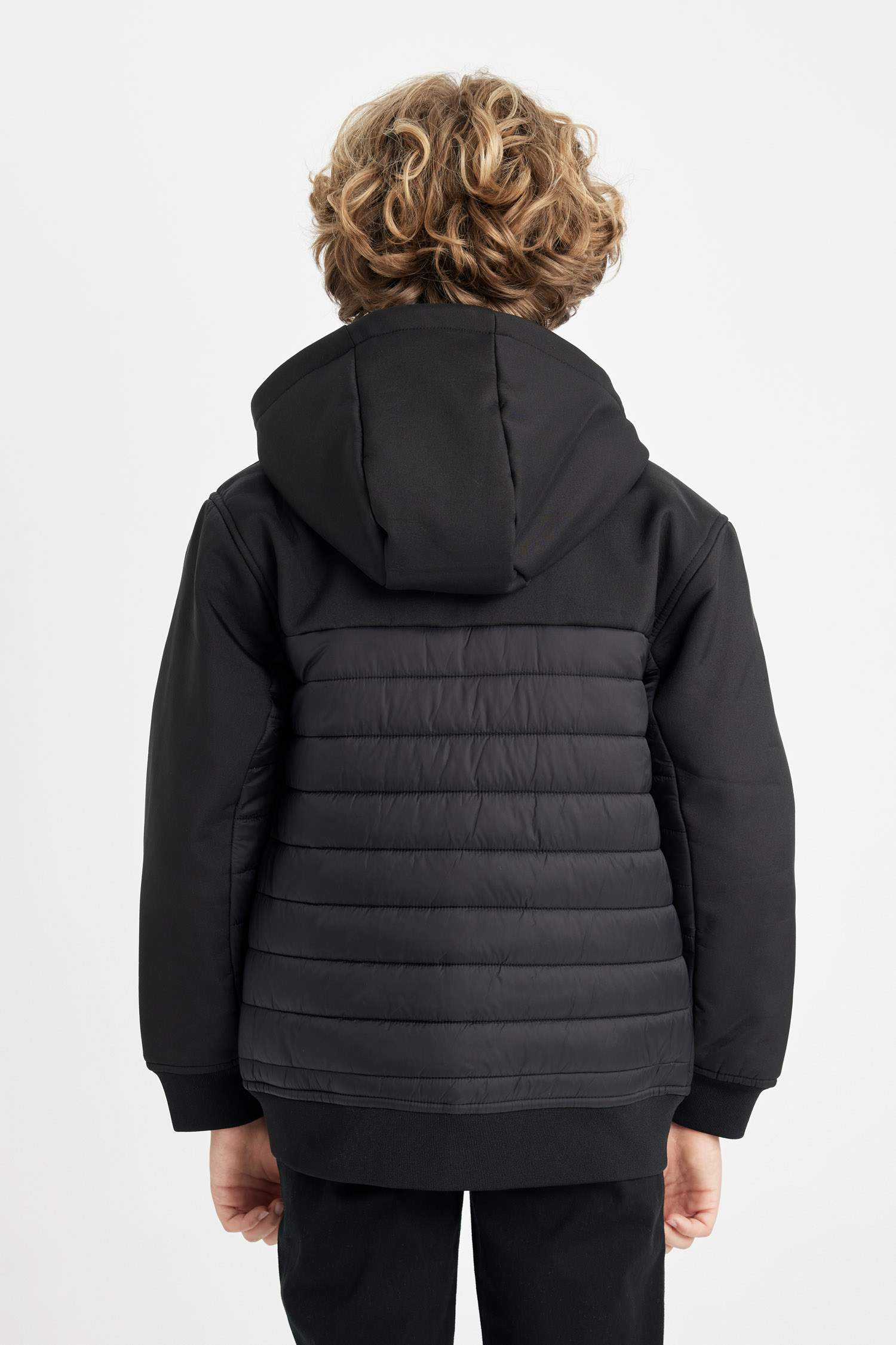 جاكيت ولادي بغطاء للرأس