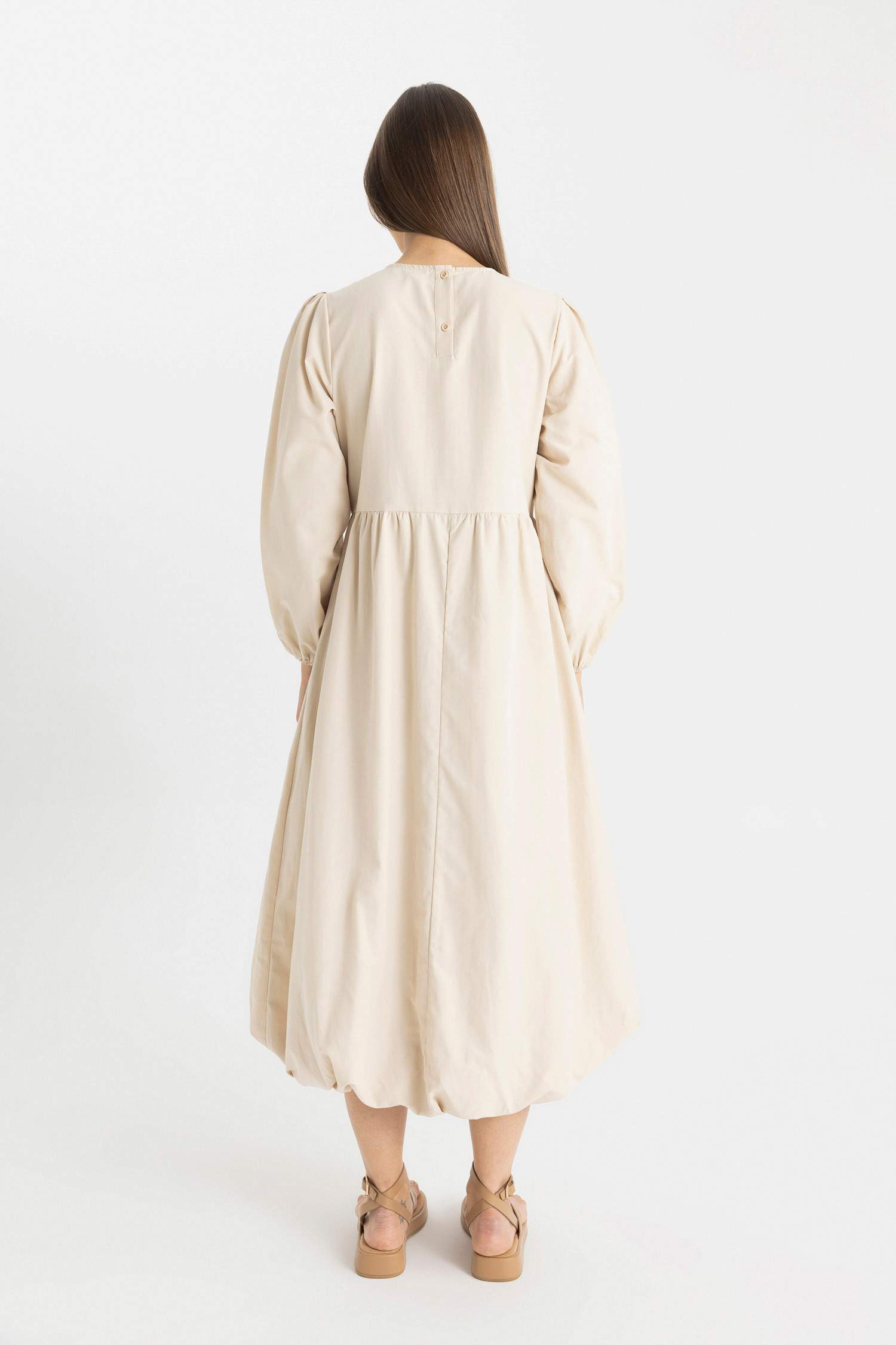 فستان طويل بوبلين بالون فيت بياخة مستديرة