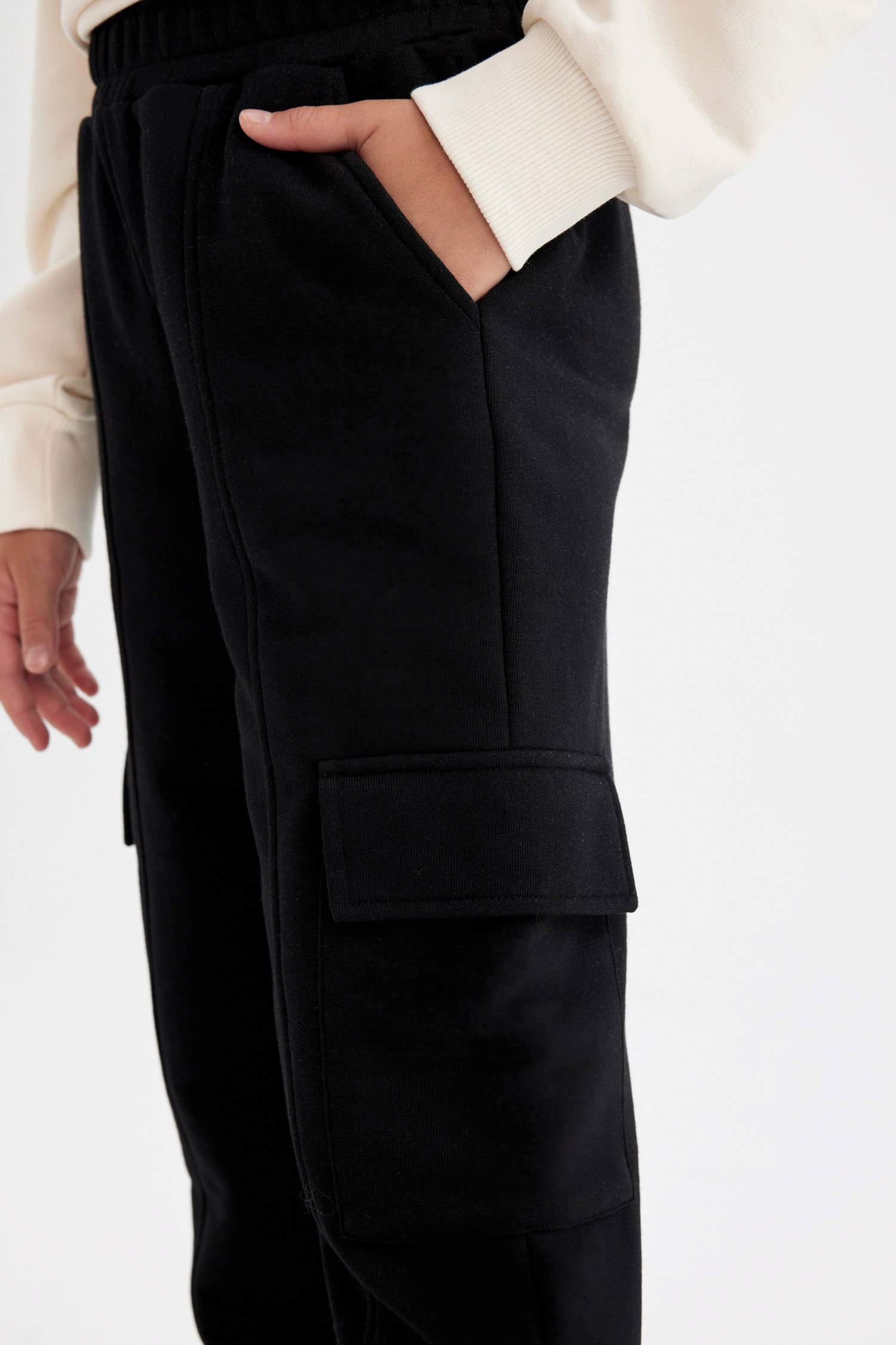 Kız Çocuk Siyah Kargo Cepli Beli Paçası Lastikli Jogger Eşofman Altı