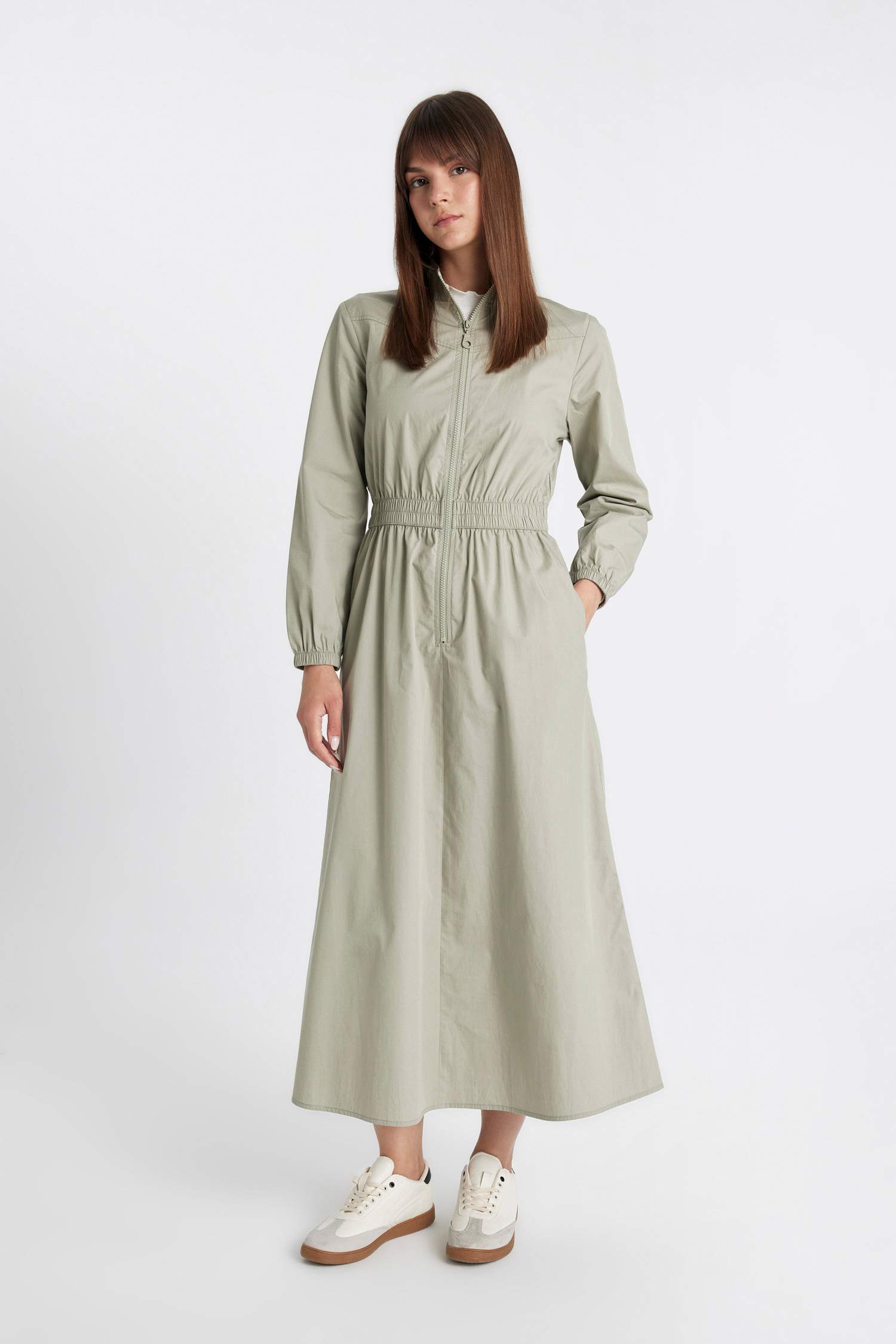 فستان طويل بيزك بوبلين كم طويل قصة عادية بياقة عالية بسوسته