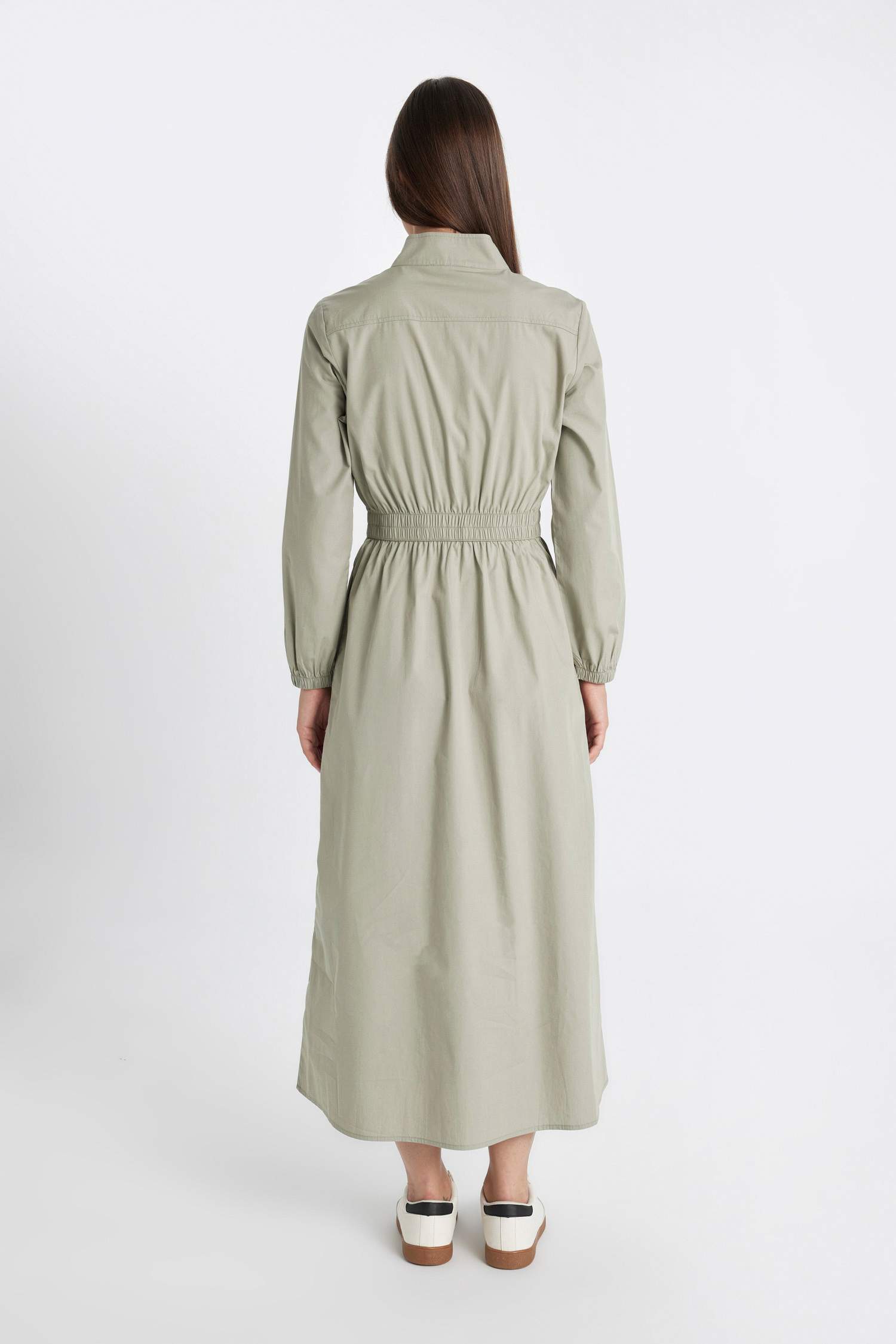 فستان طويل بيزك بوبلين كم طويل قصة عادية بياقة عالية بسوسته