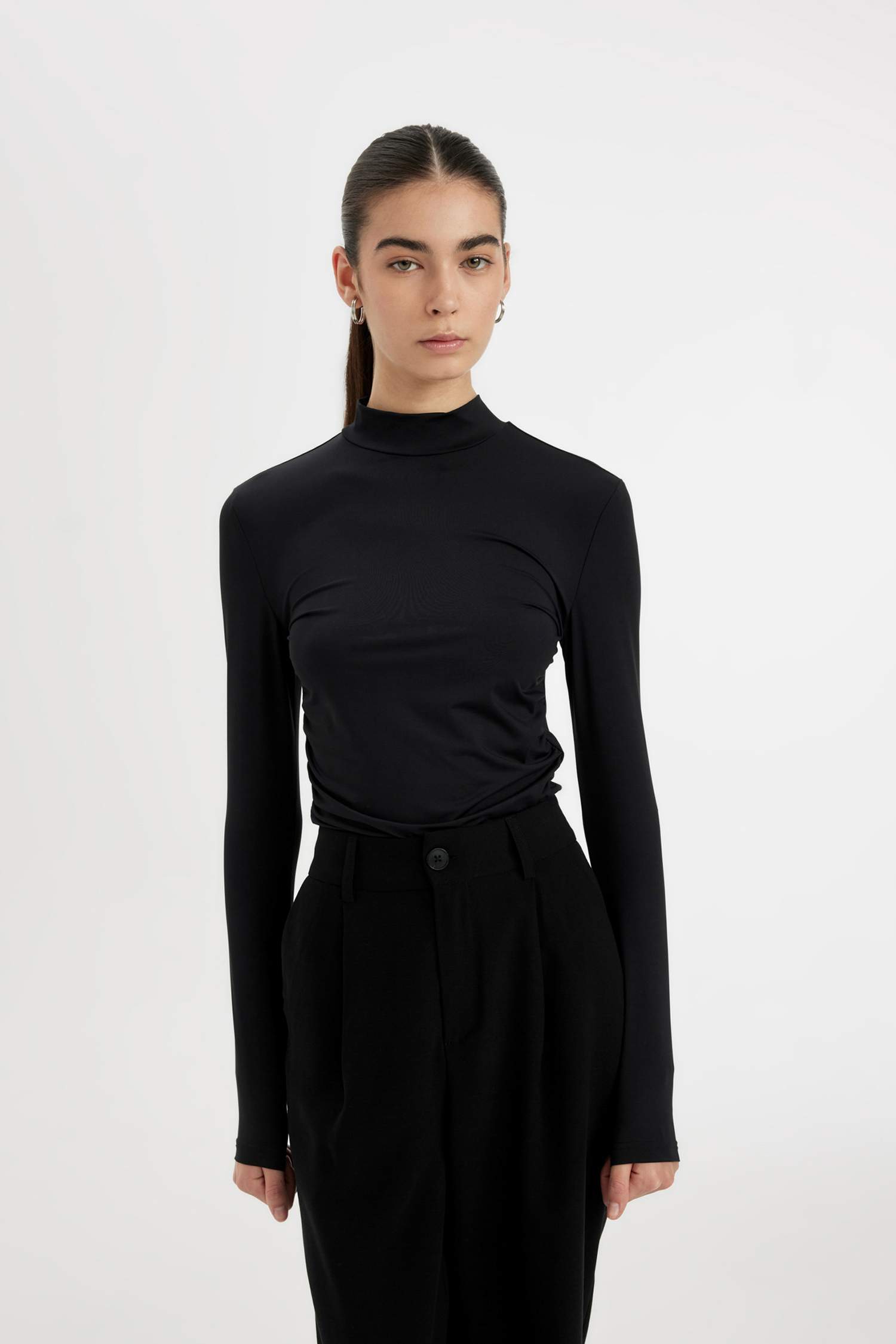 Футболка приталенного кроя