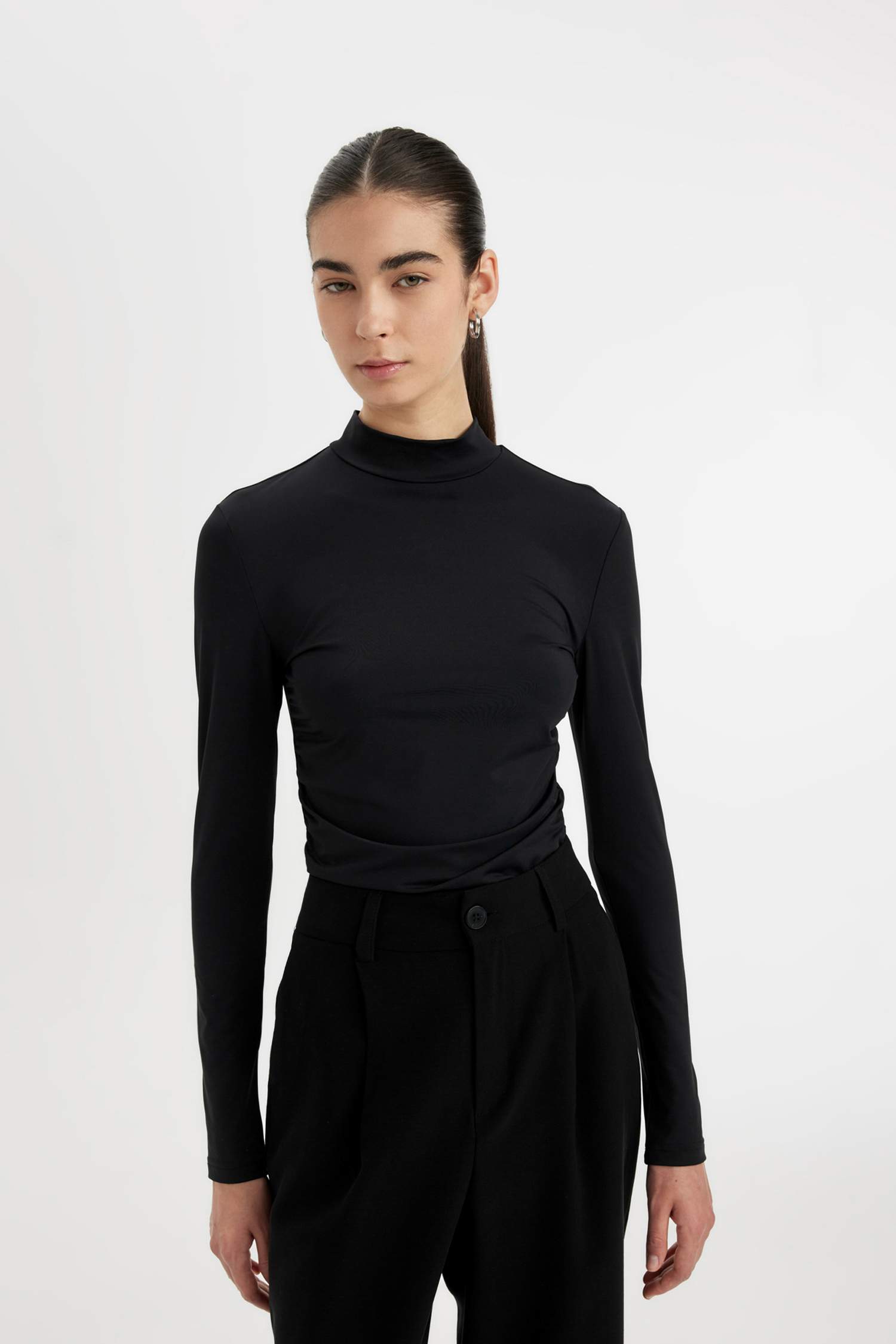 Футболка приталенного кроя