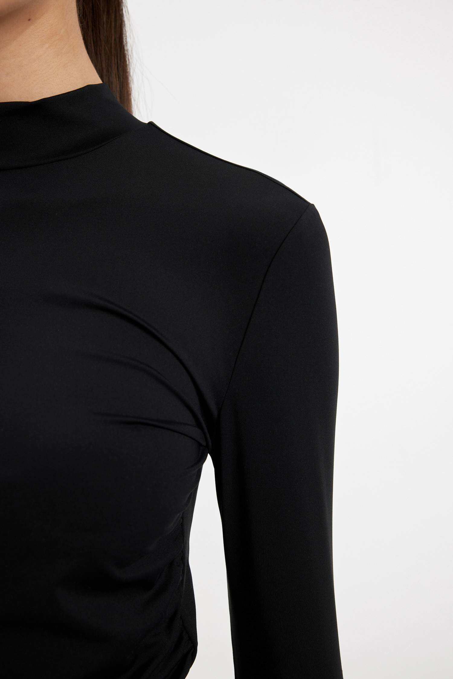 Футболка приталенного кроя