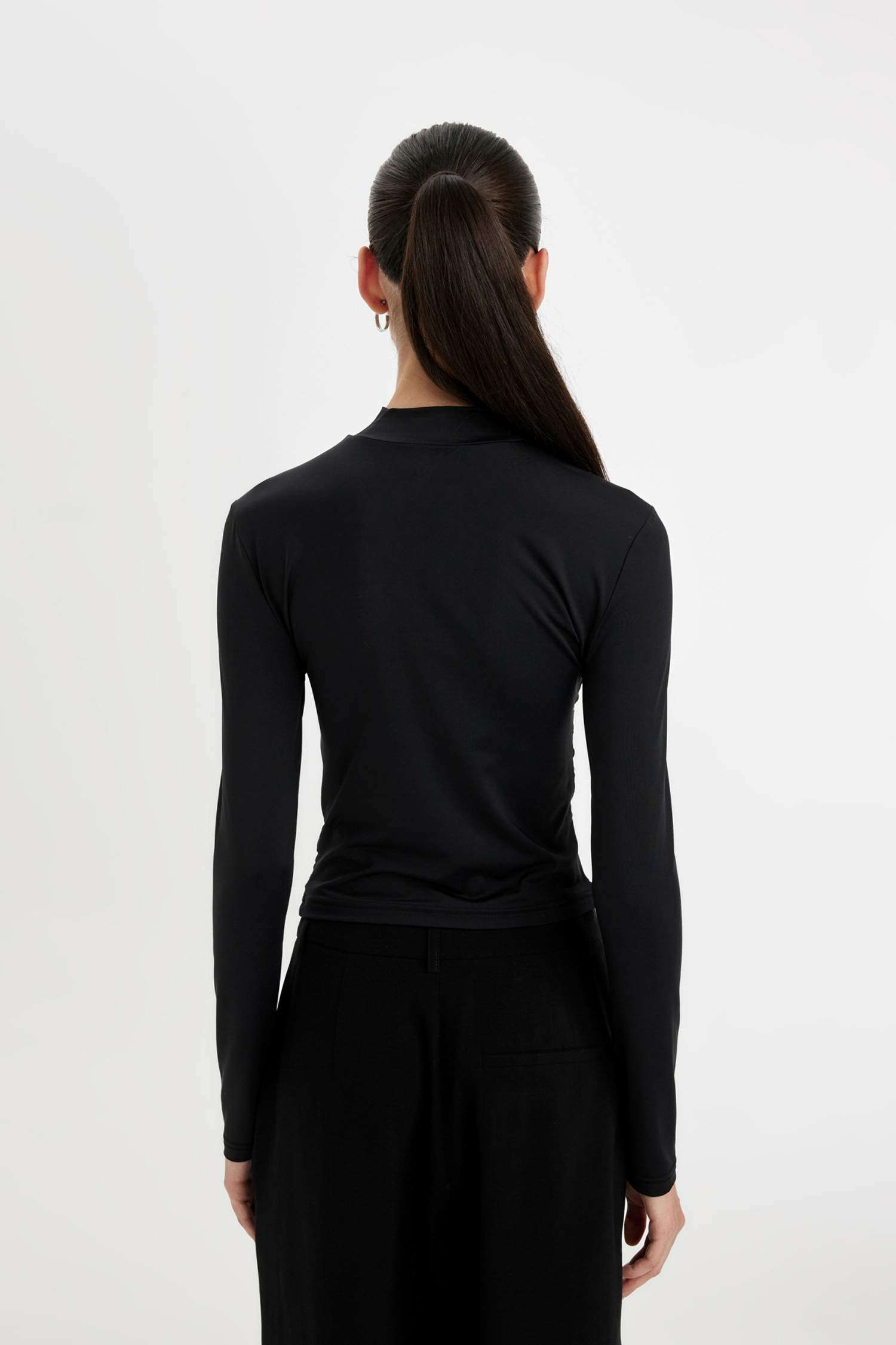 Футболка приталенного кроя