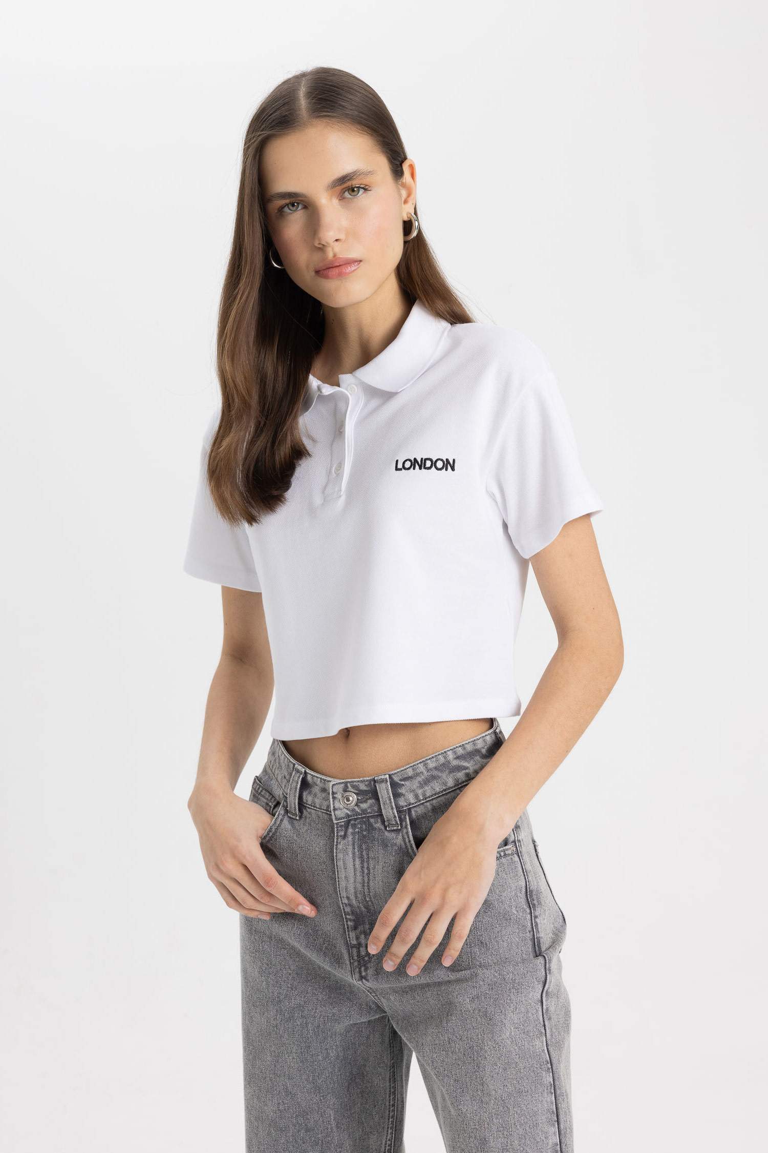 تيشيرت بولو نص كم مطبوع بقصة مريحة