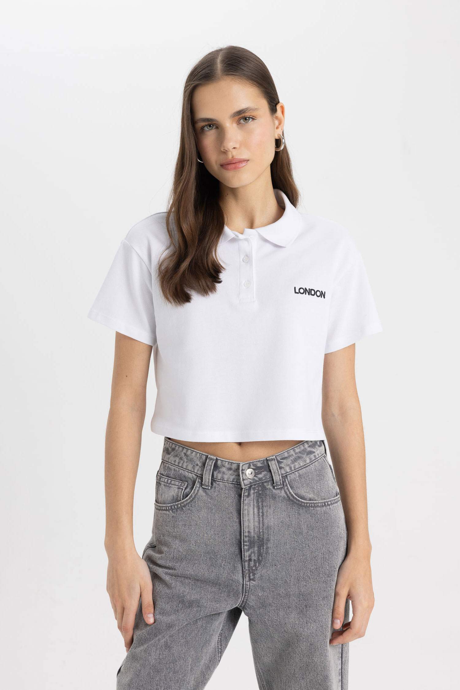 تيشيرت بولو نص كم مطبوع بقصة مريحة