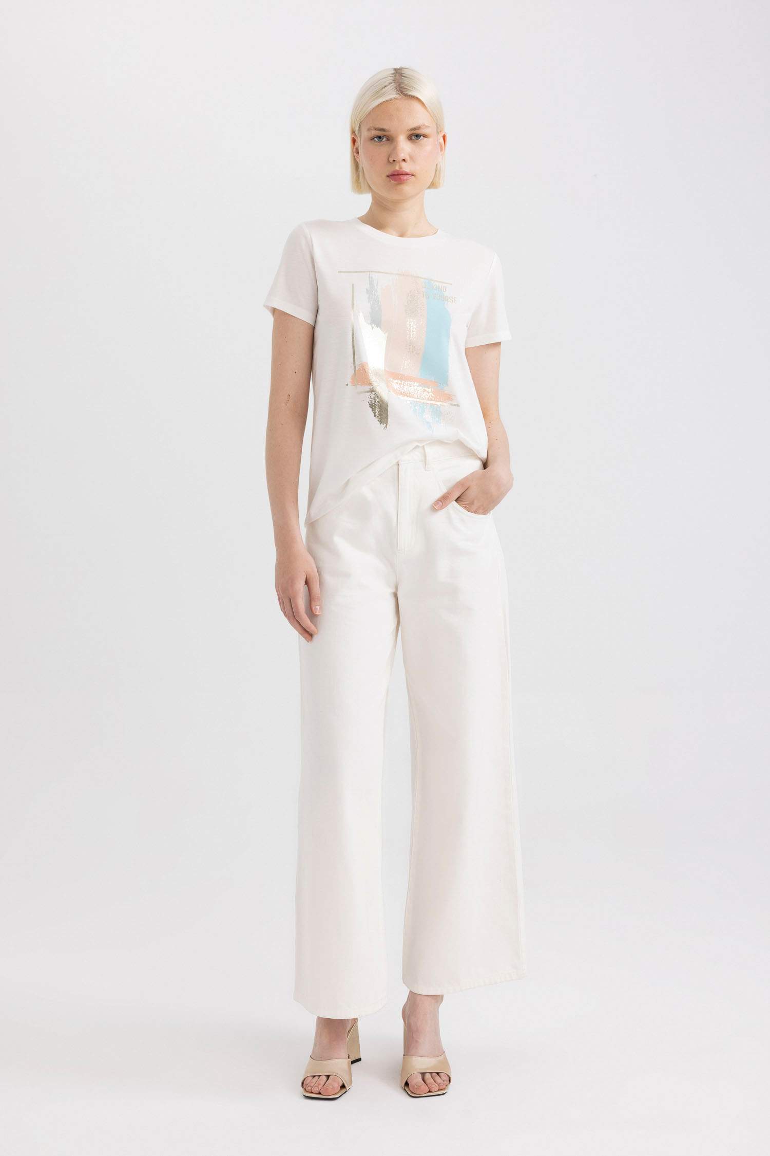 تيشيرت مطبوع قصة عادية برقبة مستديرة