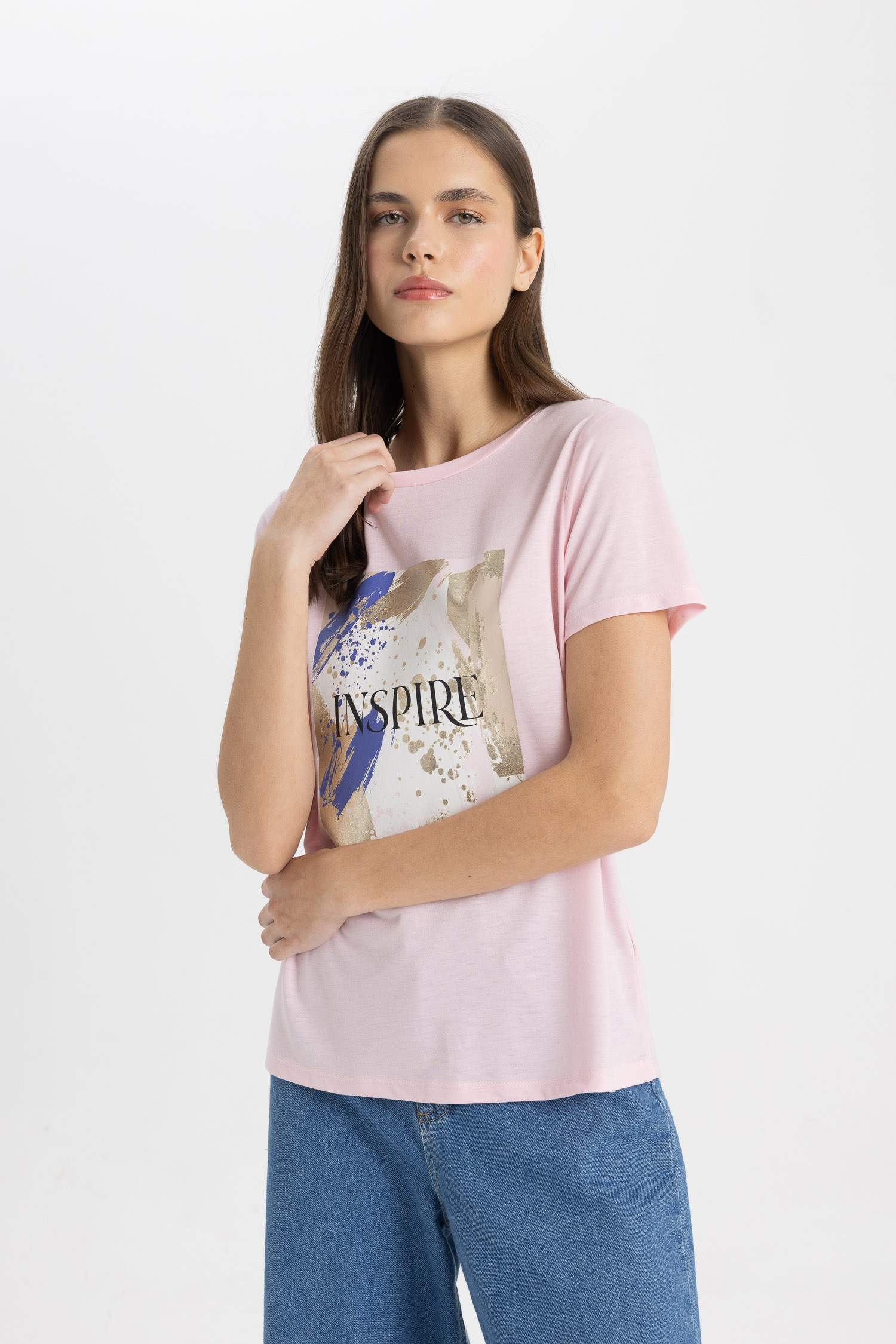 تي شيرت نص كم مطبوع بياقة مستديرة وقصة عادية