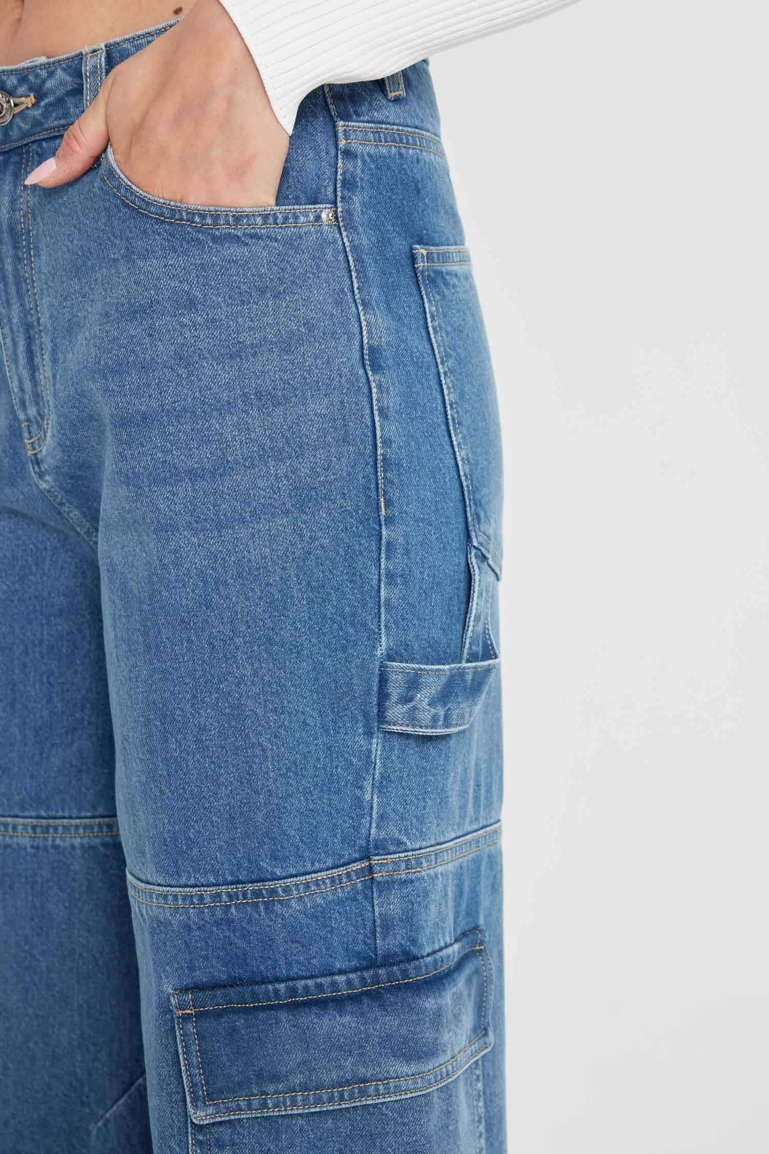 Джинсы Straight Fit прямого кроя с высокой талией