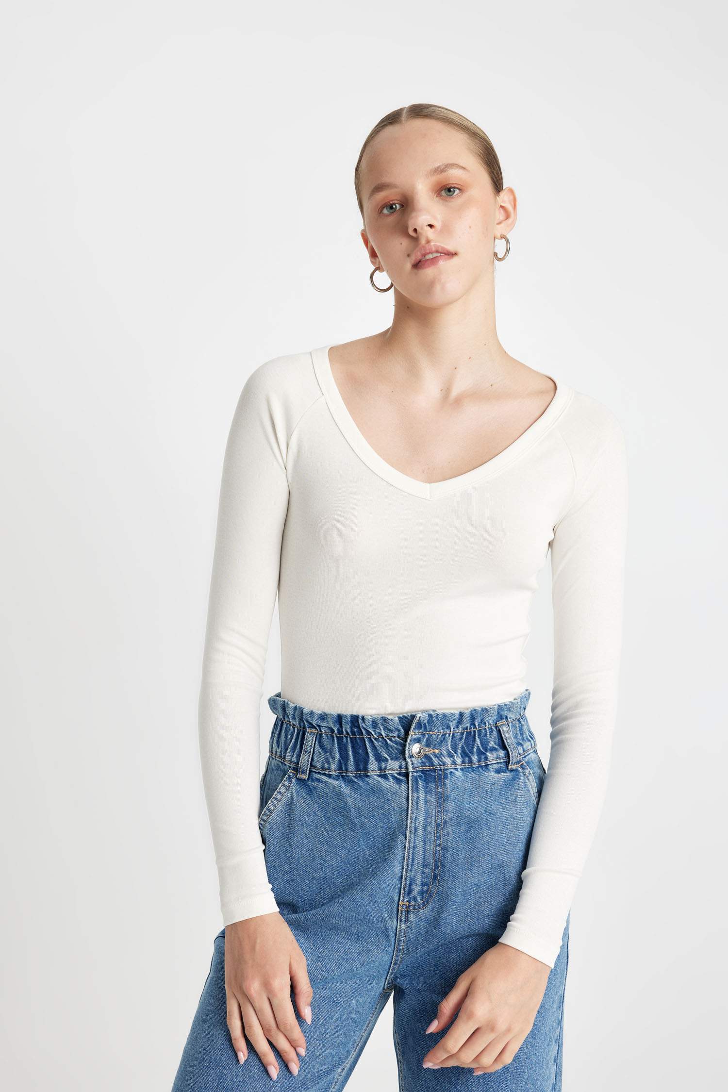 تيشيرت كم طويل سليم فيت مضلع بياقة V