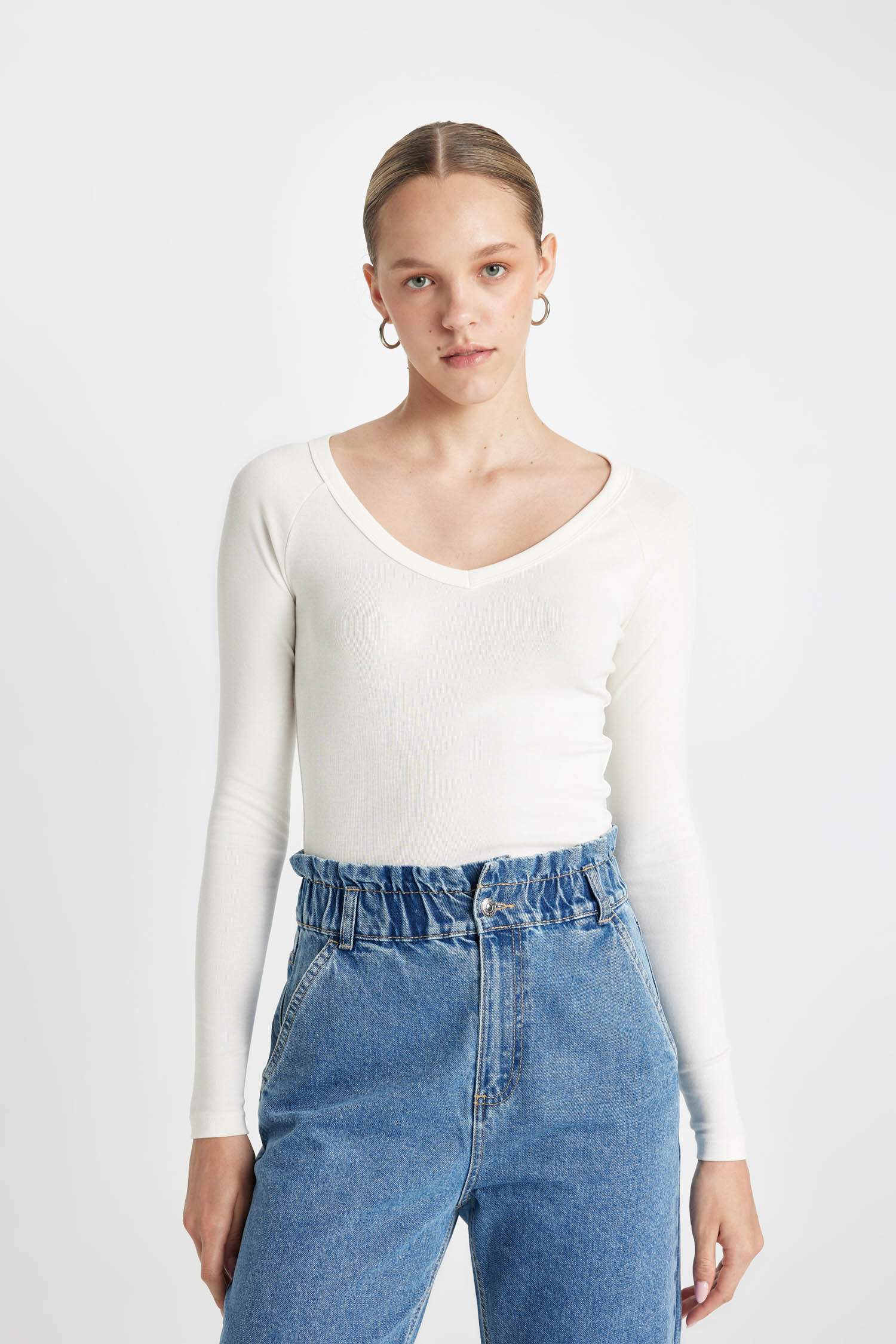 تيشيرت كم طويل سليم فيت مضلع بياقة V